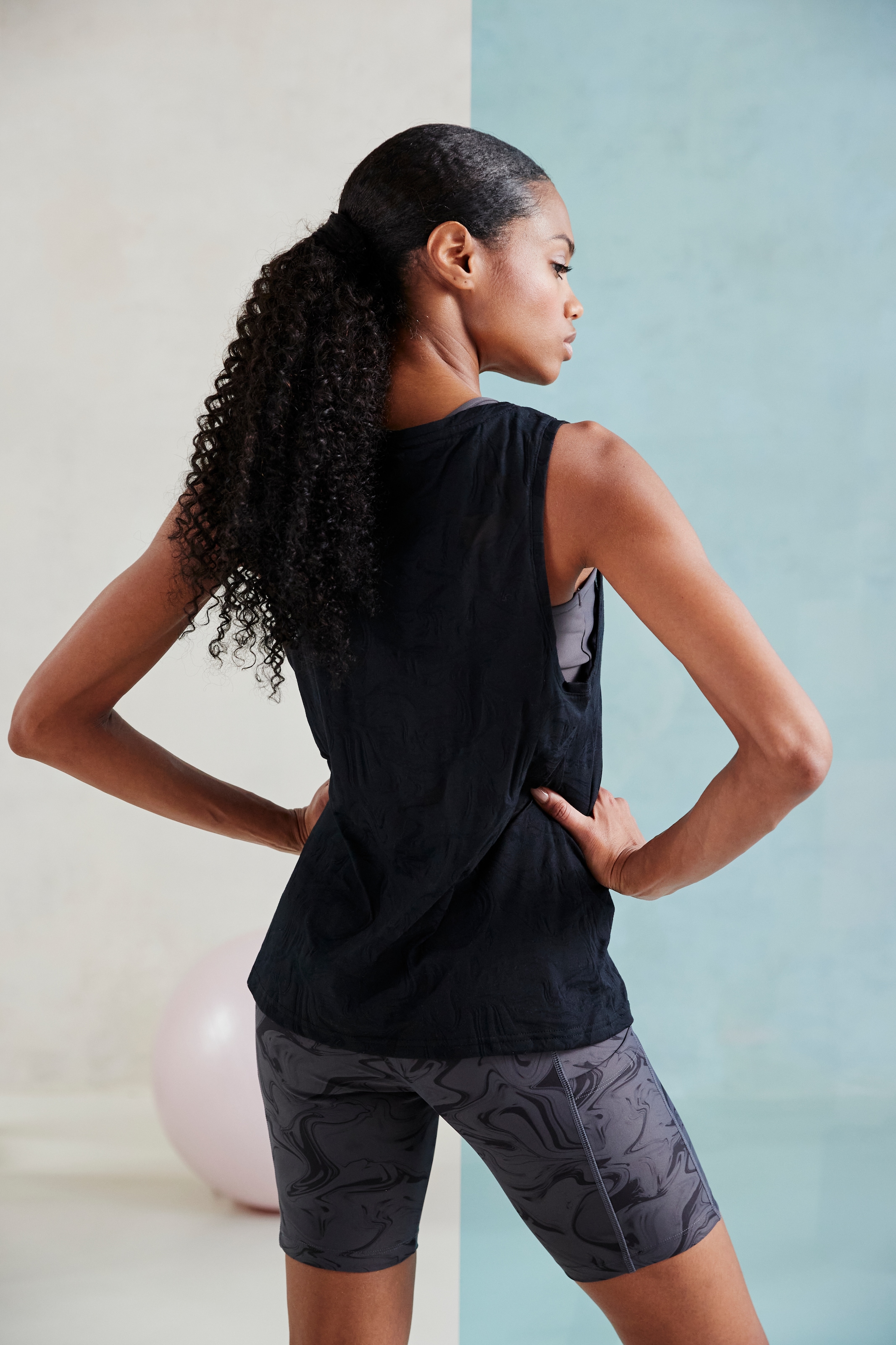 LASCANA ACTIVE Funktionsshirt, Sportshirt mit Rundhalsausschnitt und Logodruck