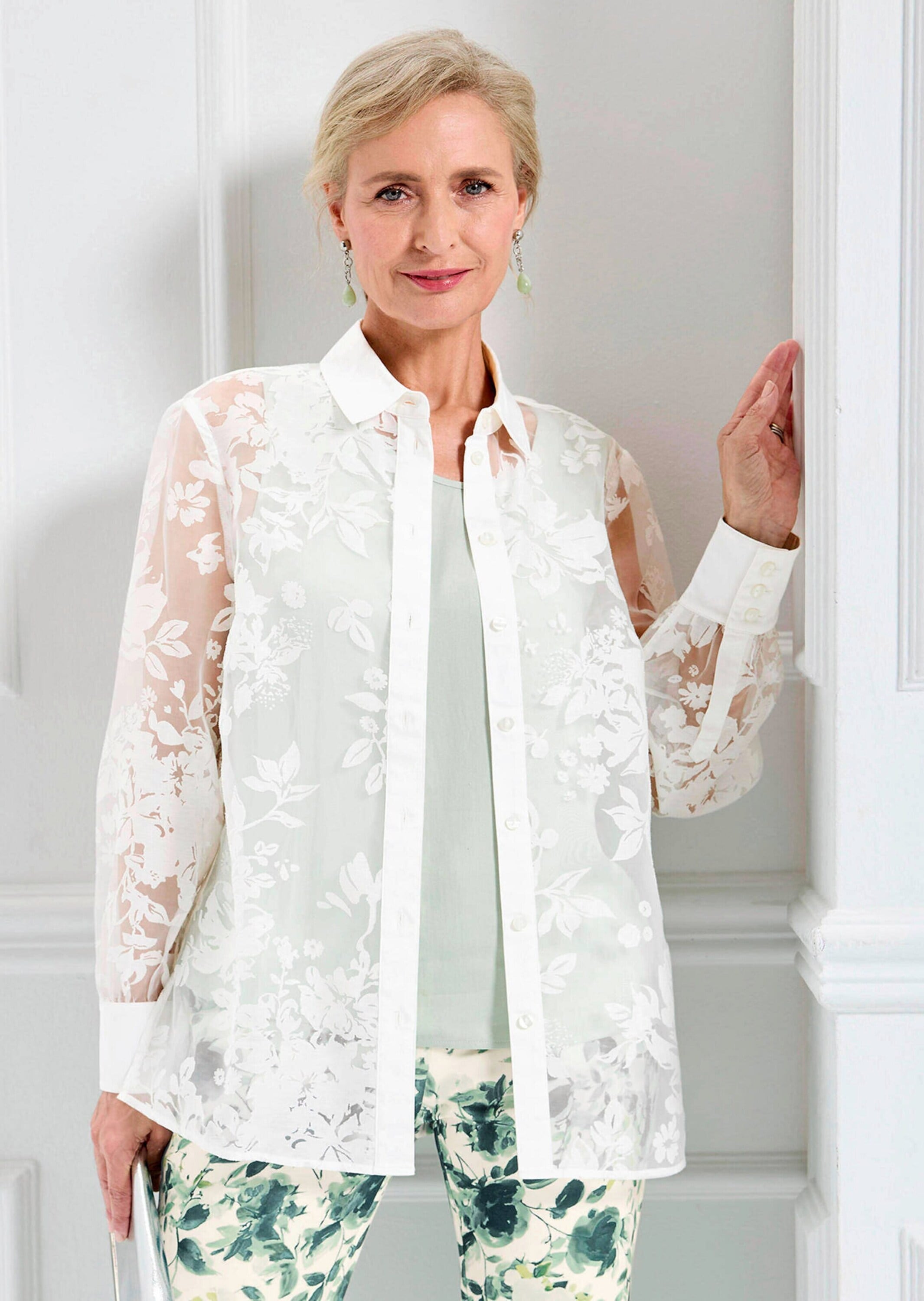 GOLDNER Hemdbluse »Kurzgröße Hemdbluse mit floralem Muster« florale Ausbrennerware