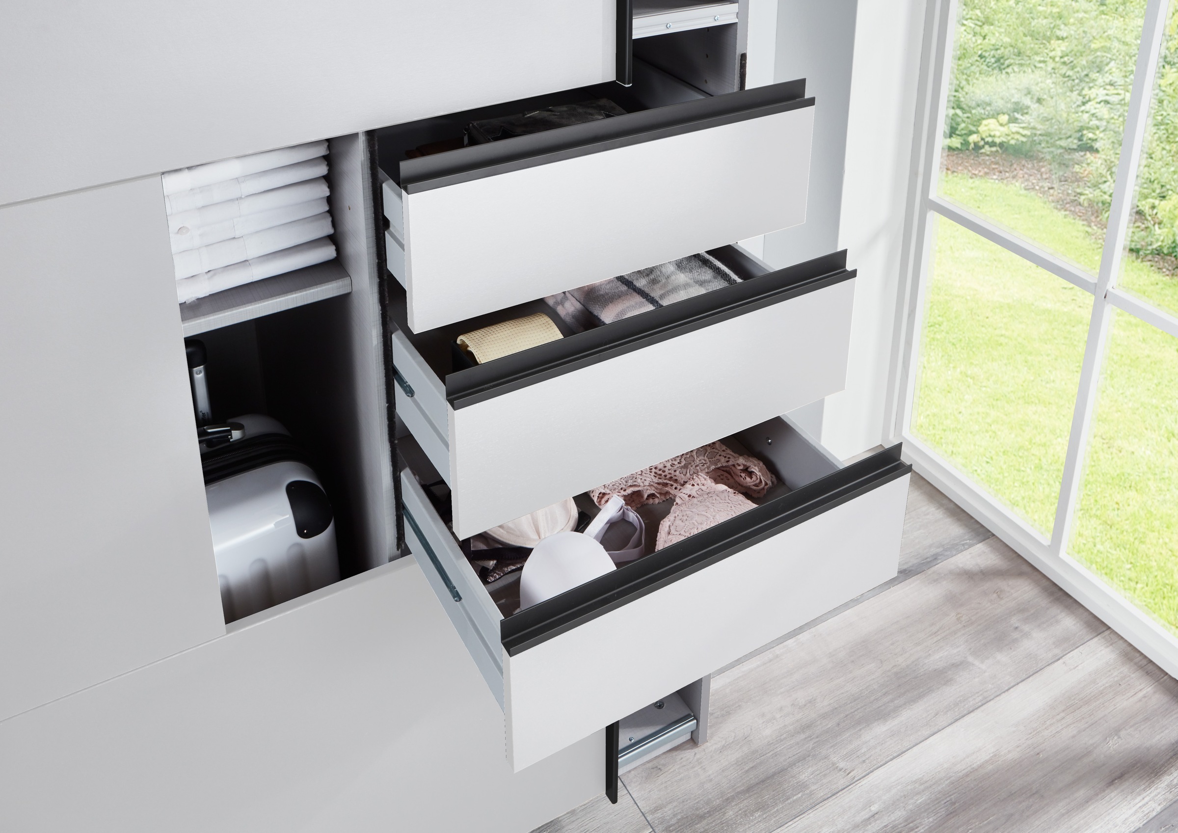 Wimex Schwebetürenschrank »Leonberg, Kleiderschrank mit 3 Schubladen«, mit graphitfb.Glasfront, 225cm breit, 208cm hoch
