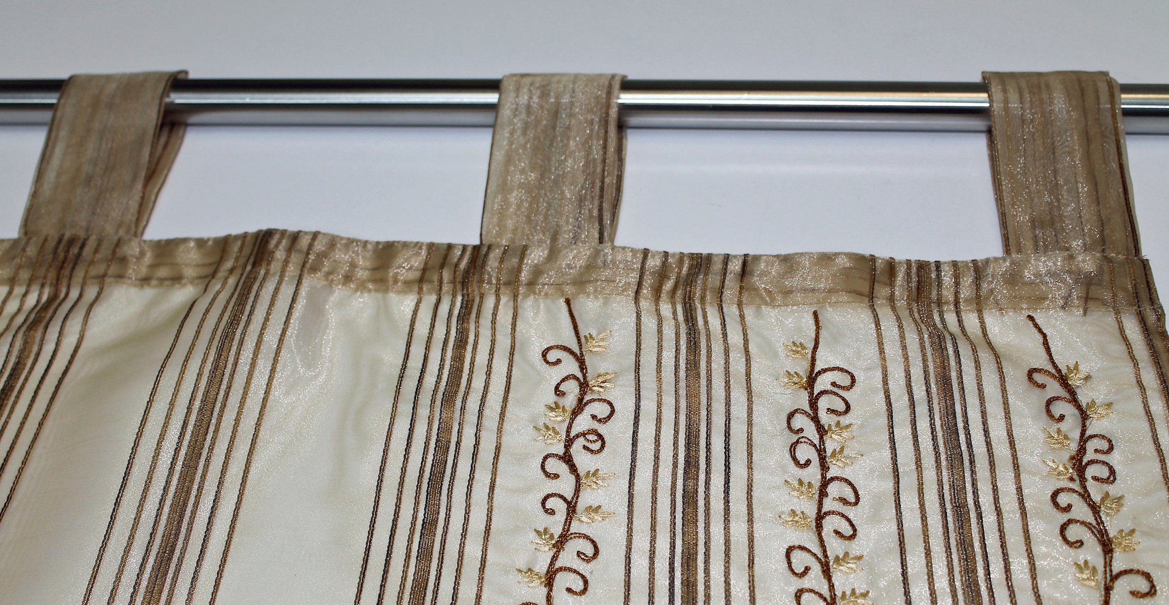 HOSSNER - ART OF HOME DECO Gardine »Spilauersee«, (1 St.), Schlaufenschal mit toller Stickerei