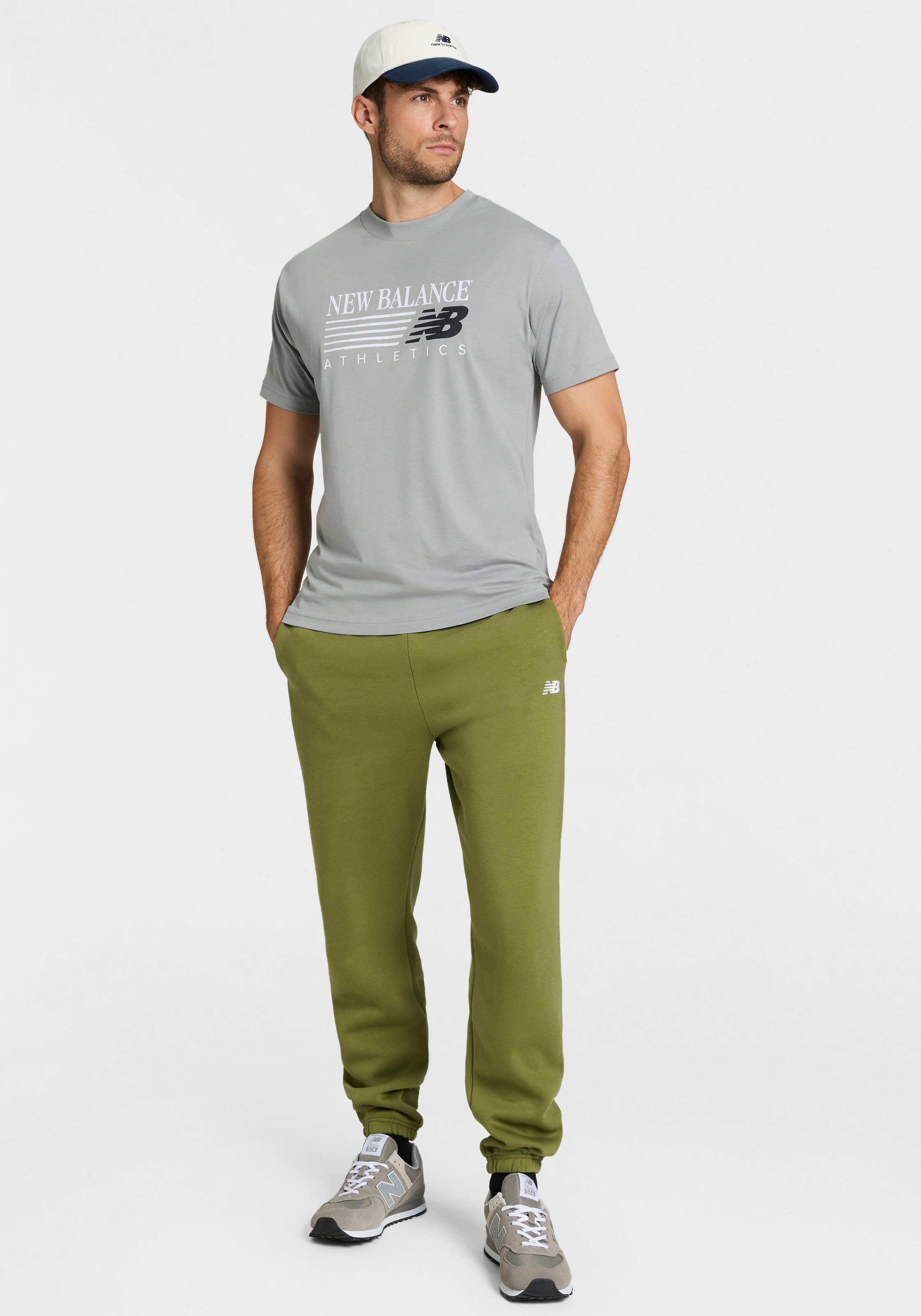 New Balance T-Shirt »REIMAGINED  GRAPHIC T-SHIRT« sportlicher Stil, T-Shirt-Schnitt, für Sportmode, aus Baumwolle