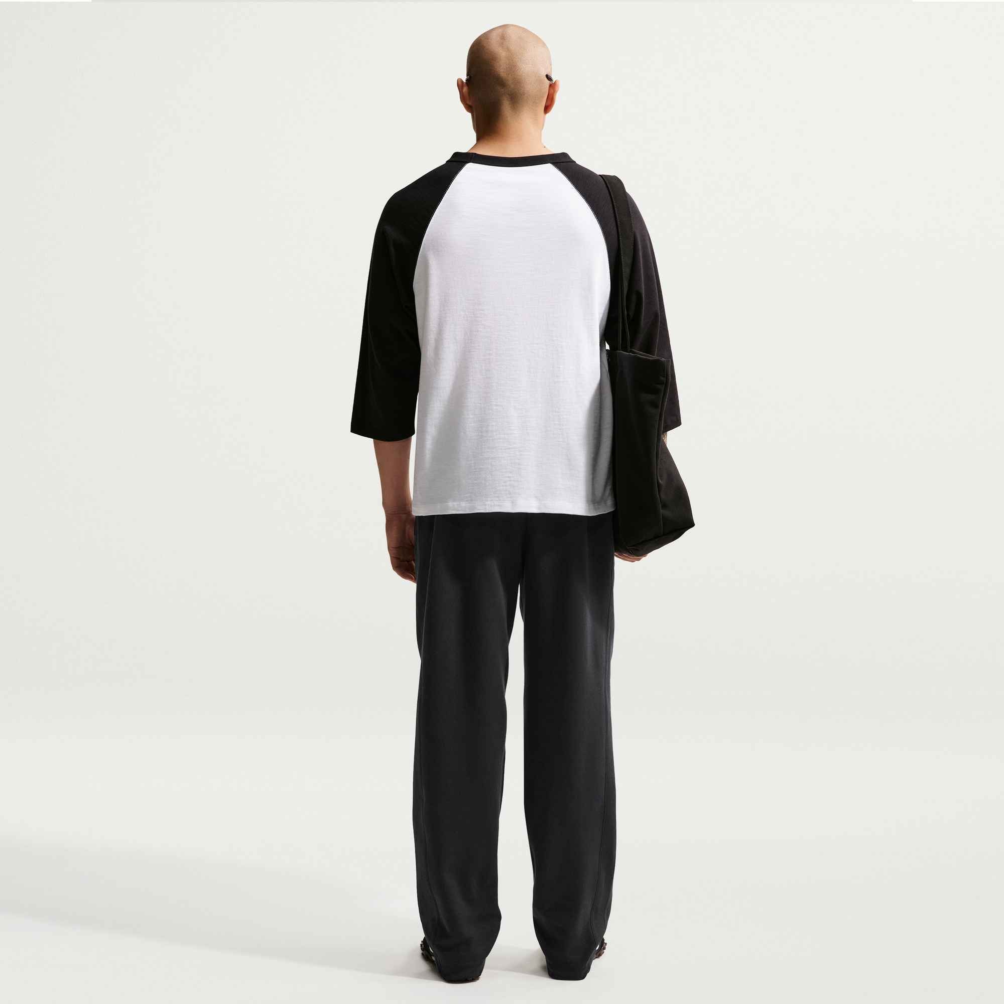 Nike Sportswear Trainingshose »M NK CLUB VARSITY OH PANT«  für Sportmode und Streetwear, mit sportlichem Schnitt