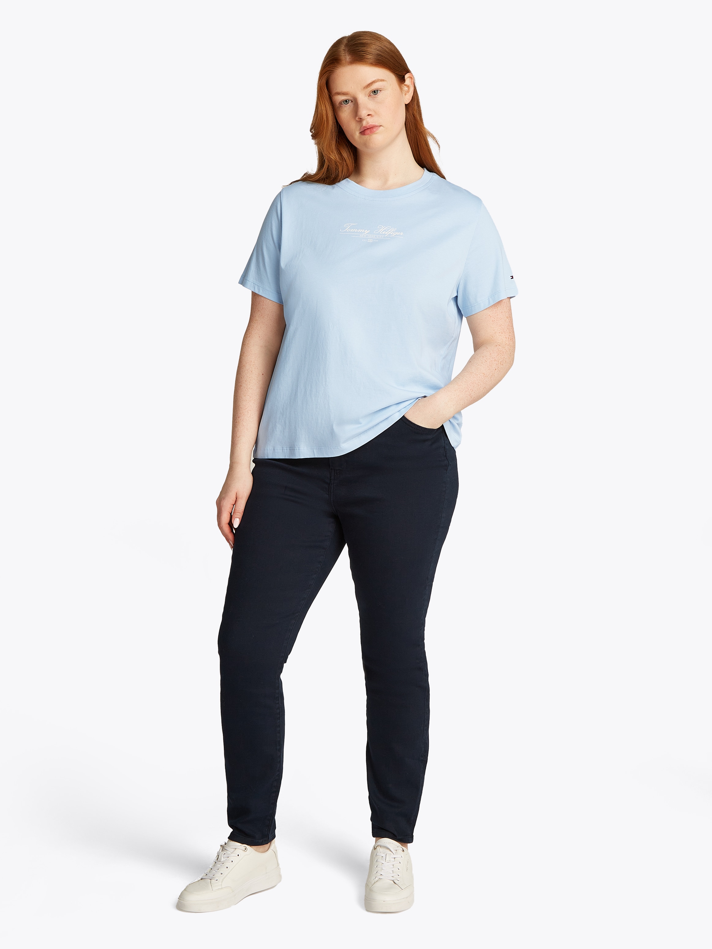 Tommy Hilfiger Curve Rundhalsshirt »CRV REG SCRIPT C-NK TEE SS«, in Großen Größen, Logoschriftzug