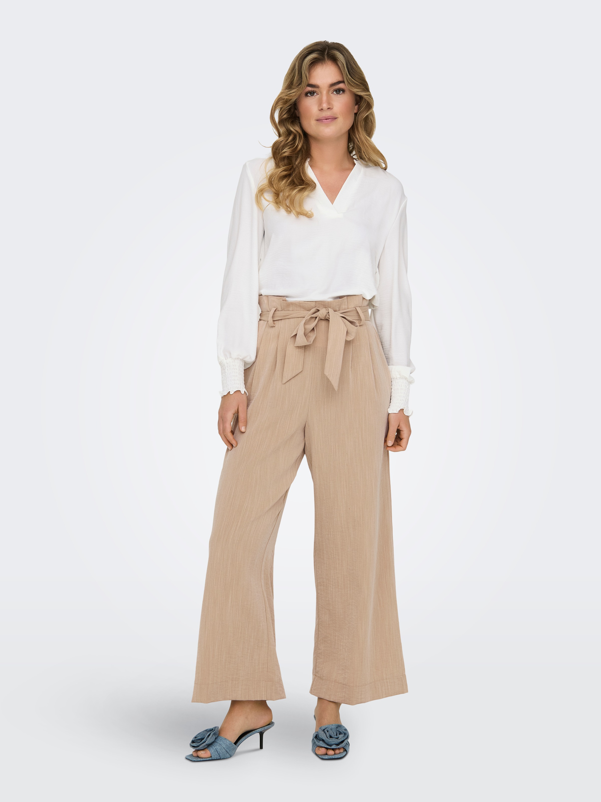 ONLY Blusenshirt »ONLMETTE V-NECK LS SMOCK TOP NOOS WVN«