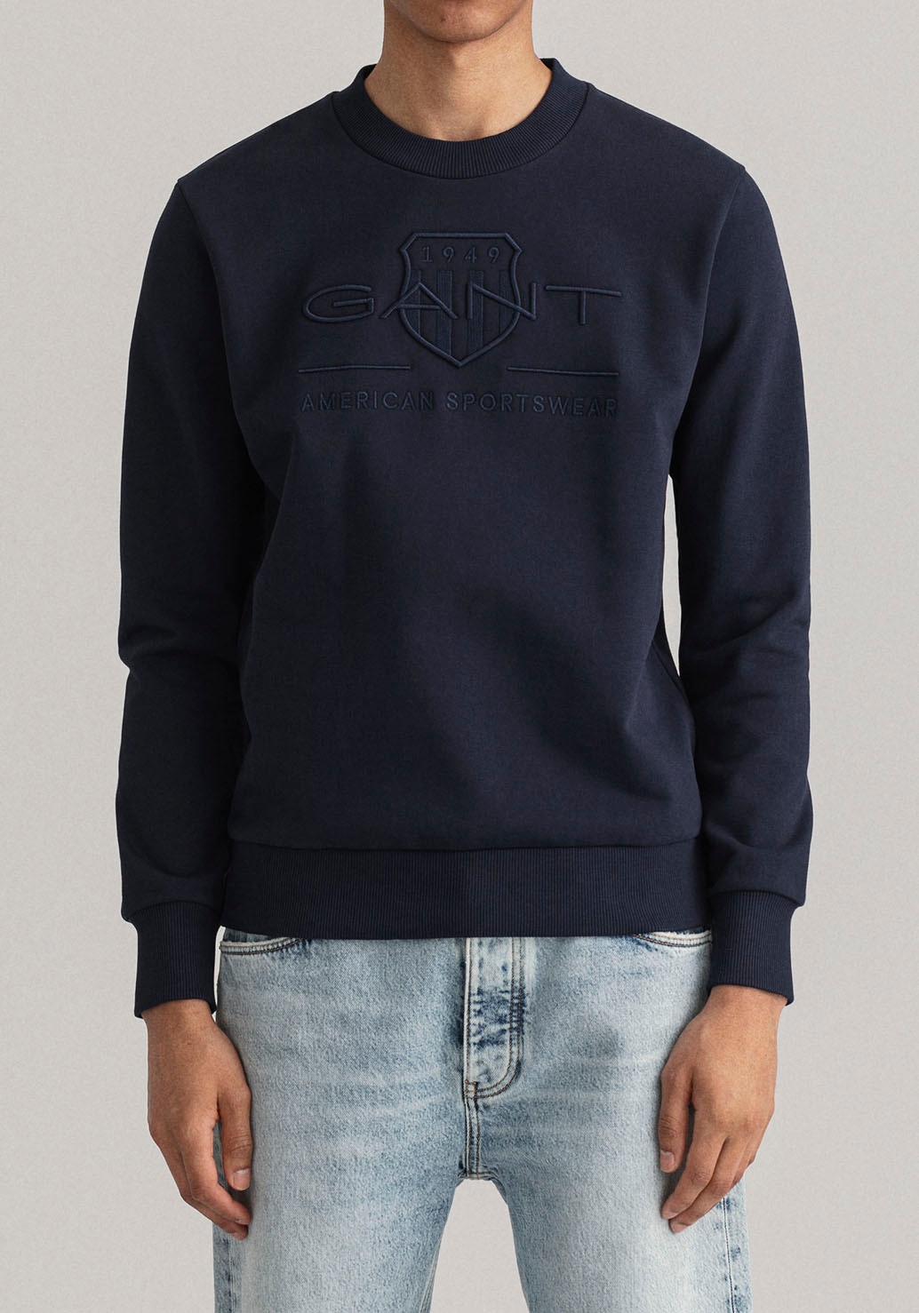 Gant Sweatshirt »D1. TONAL ARCHIVE SHIELD C-NECK«, mit Logostickerei auf der Brust