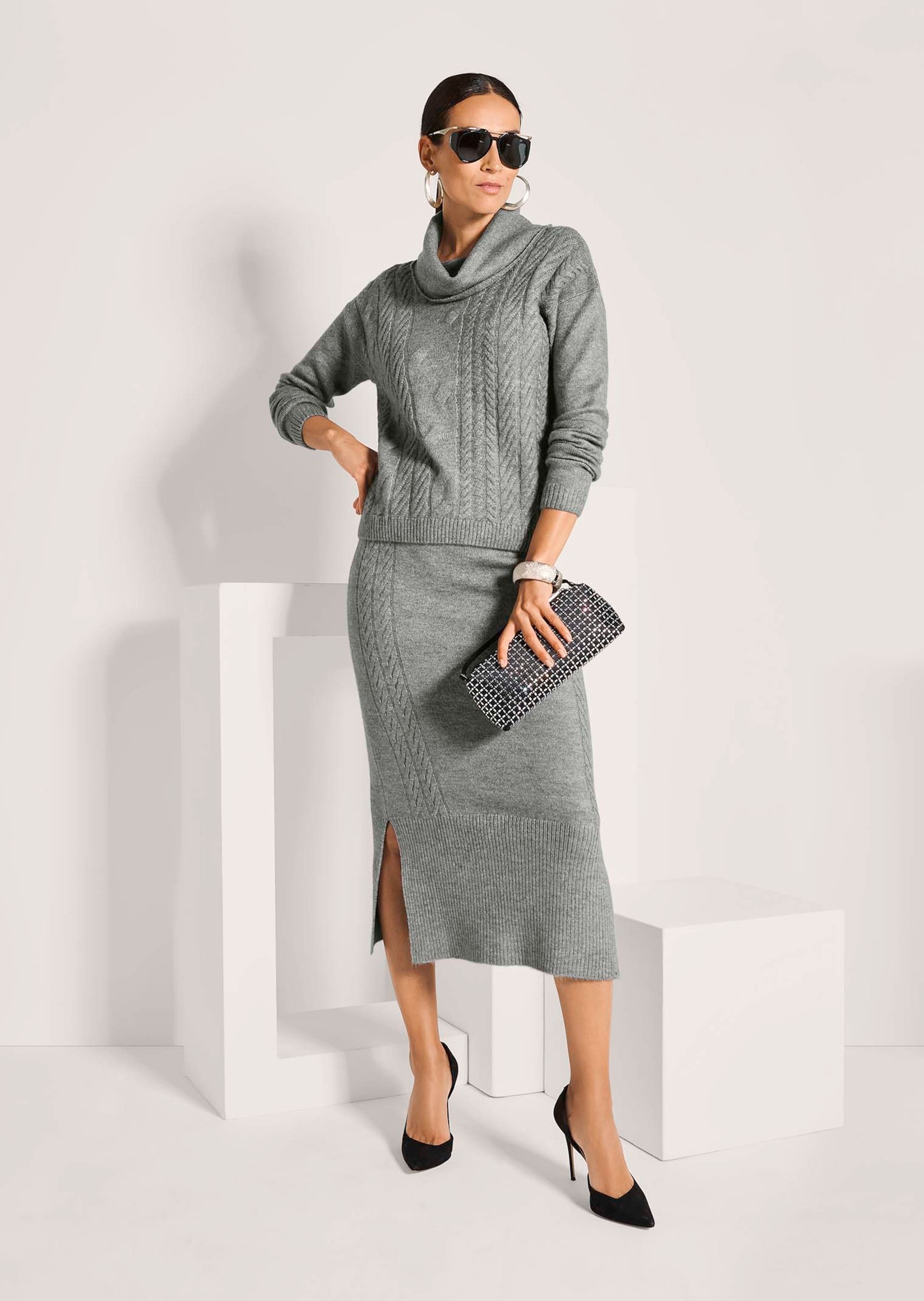 MADELEINE Longpullover »Strickpullover Stilvoller Viskosepullover mit Capuchon-Kragen« mit Zopfmuster