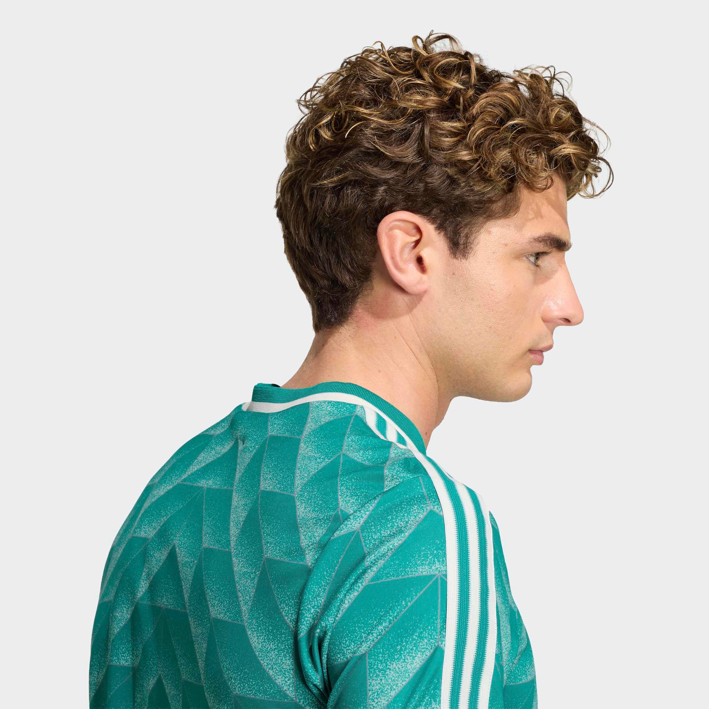 adidas Performance Fußballtrikot »DFB A JSY 90« schmale Passform, mit V-Ausschnitt, Doppelstrick-Konstruktion