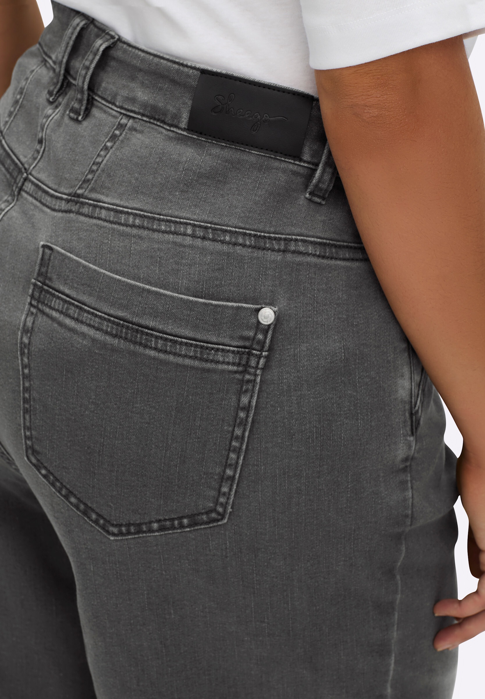 Sheego 5-Pocket-Jeans »Jeans Jeans mit weitem Bein und Knopflochgummi«