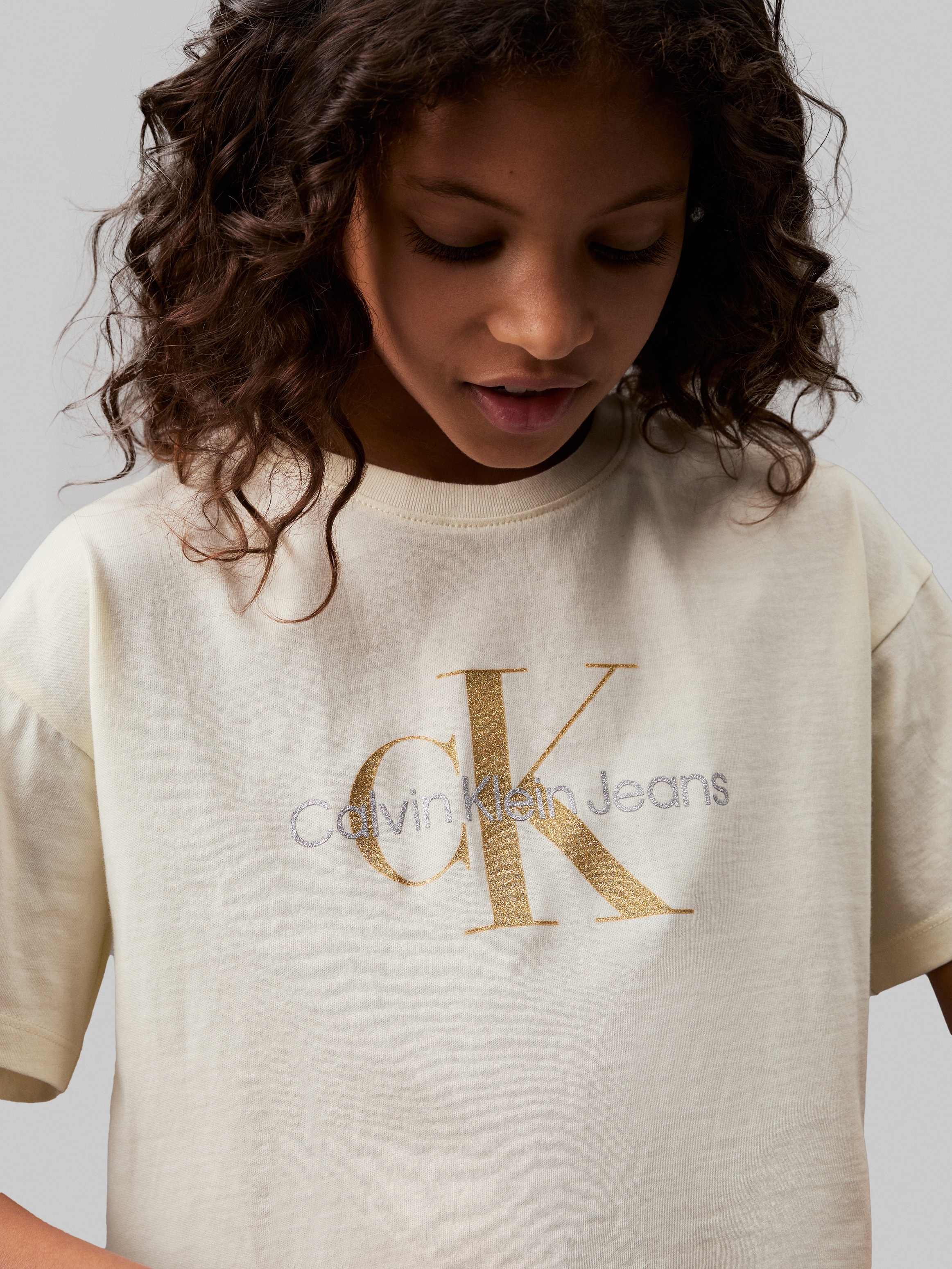 Calvin Klein Jeans T-Shirt »GLITTER MONOGRAM BOXY SS T-SHIRT«, für Kinder bis 16 Jahre mit glitzerndem Markenlabel