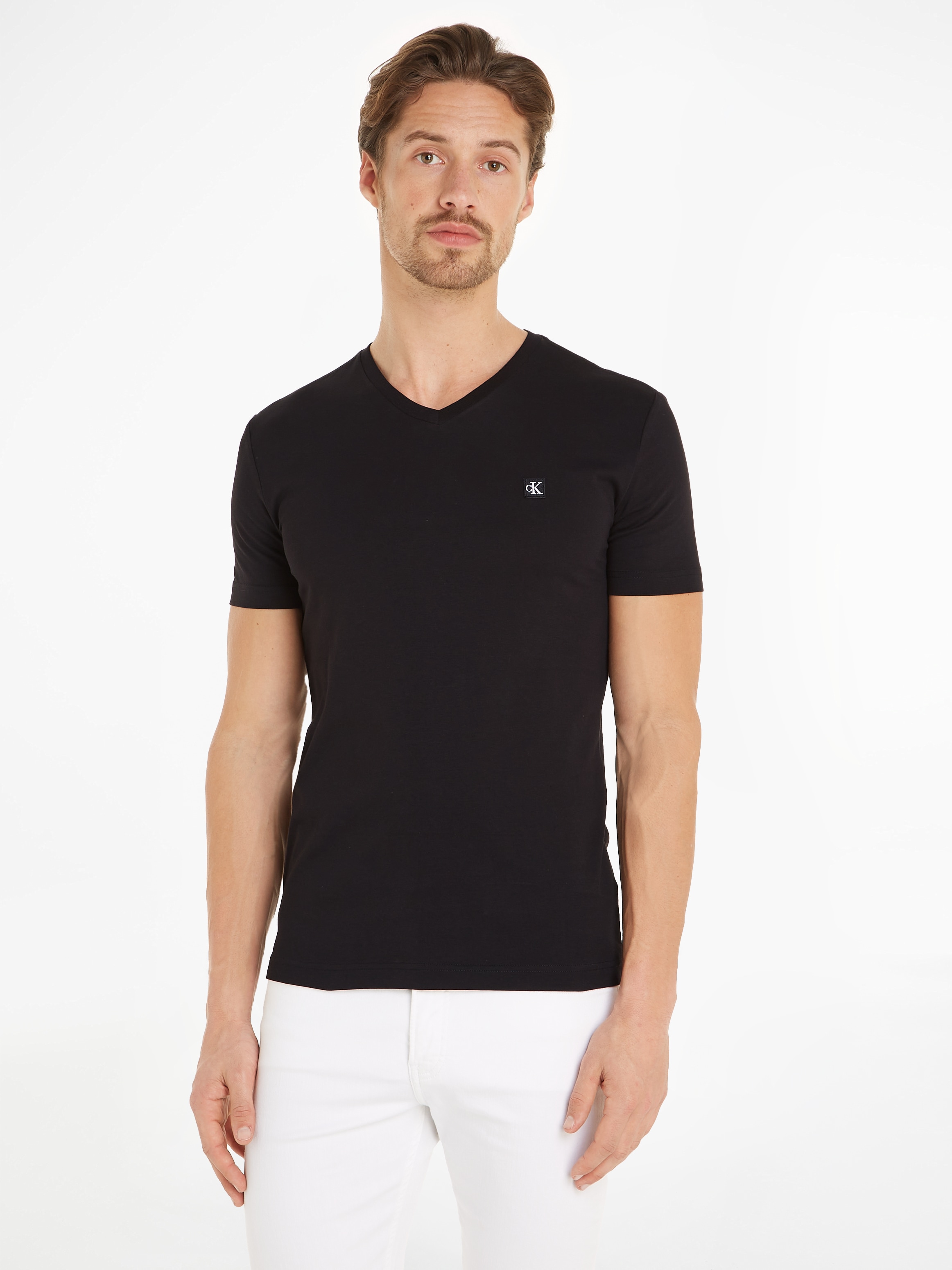 Calvin Klein Jeans T-Shirt »CK EMBRO BADGE V-NECK TEE«, mit Logopatch