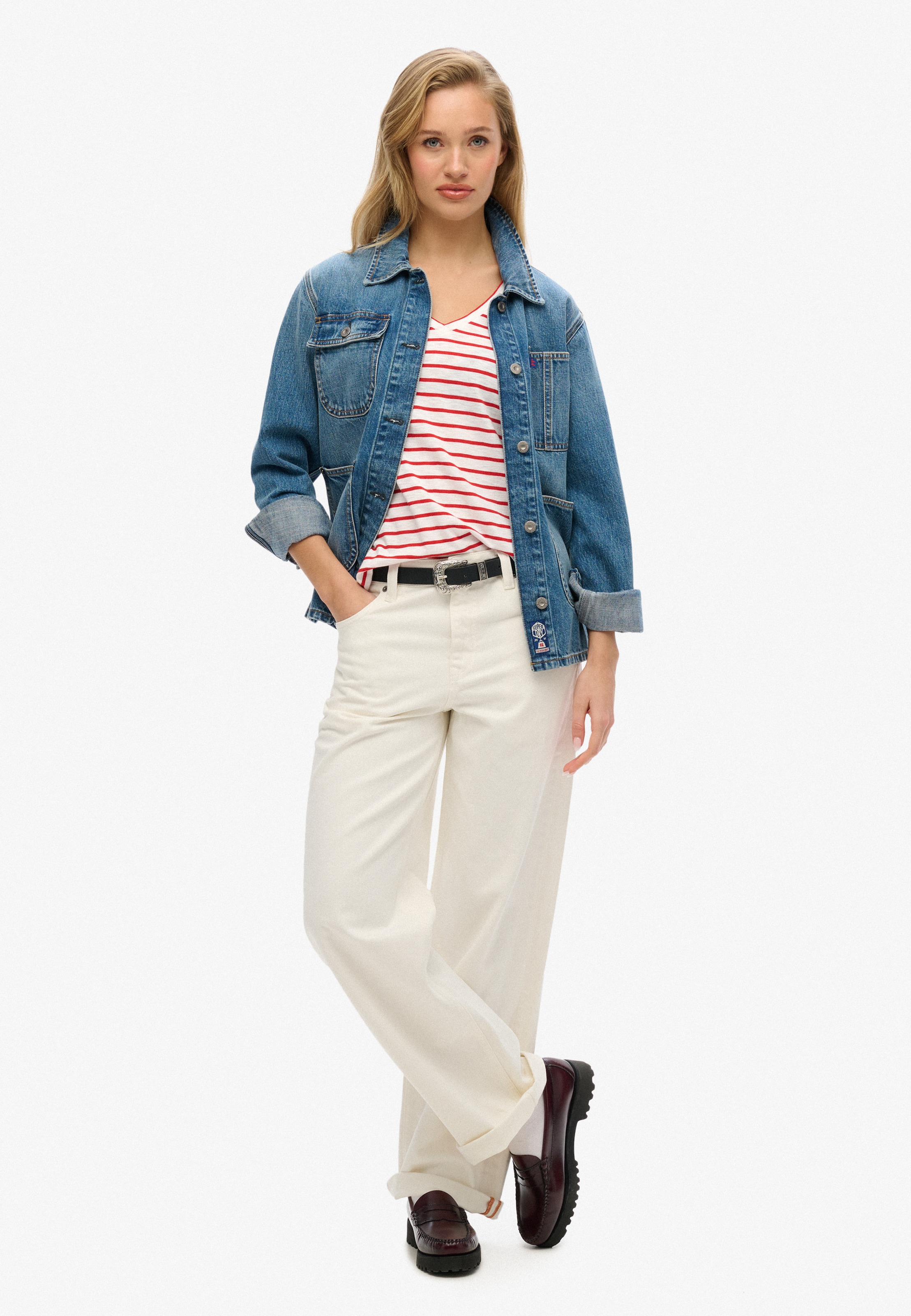 Superdry V-Shirt »STUDIOS SLUB EMB VEE TEE«, strukturiertes T-Shirt mit V-Ausschnitt und Stickerei