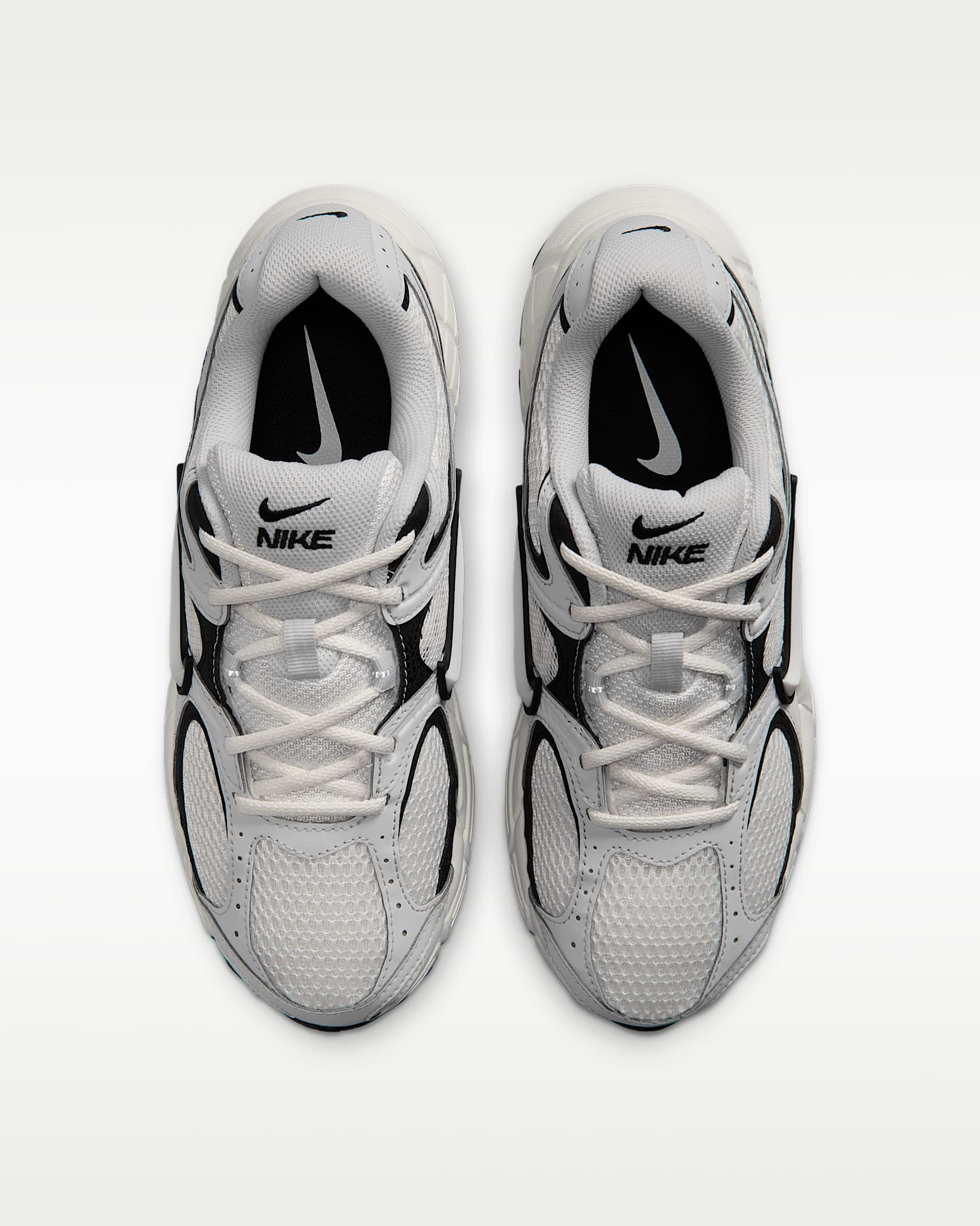 Nike Sportswear Sneaker »Nike V5 RNR«  inspiriert vom Design des Y2K Nike Vomero 5