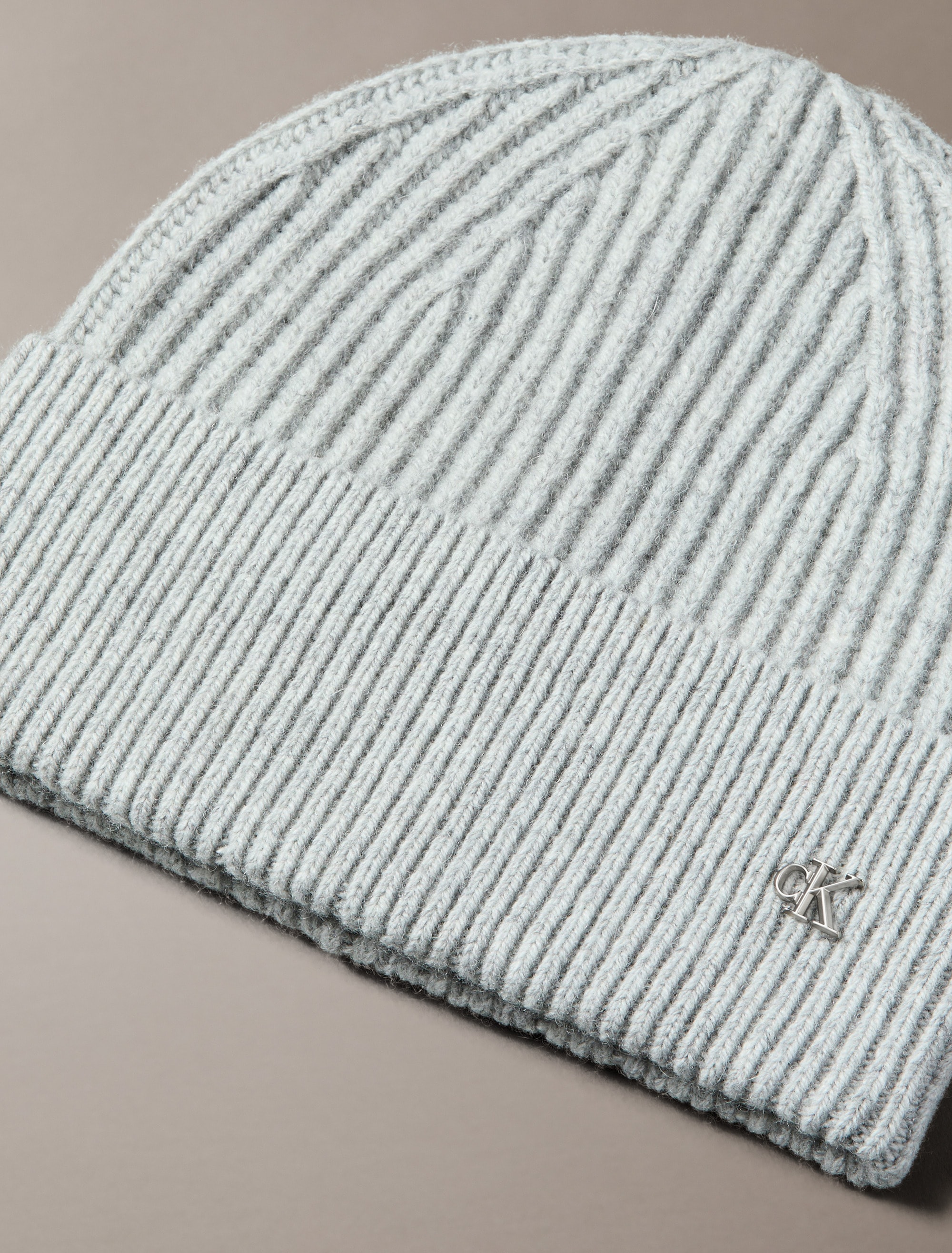 Calvin Klein Strickmütze »CK METAL WOOL BEANIE« aus weicher Wollmischung