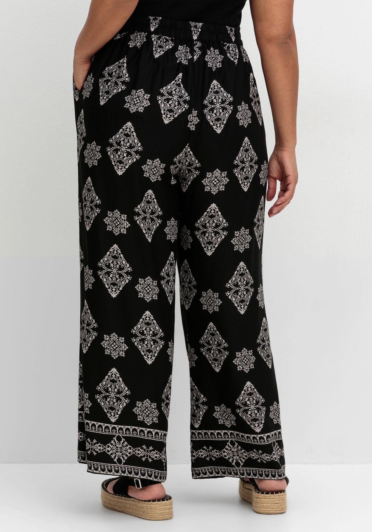 Sheego Schlupfhose »Schlupfhose mit Allover- und Bordürendruck«