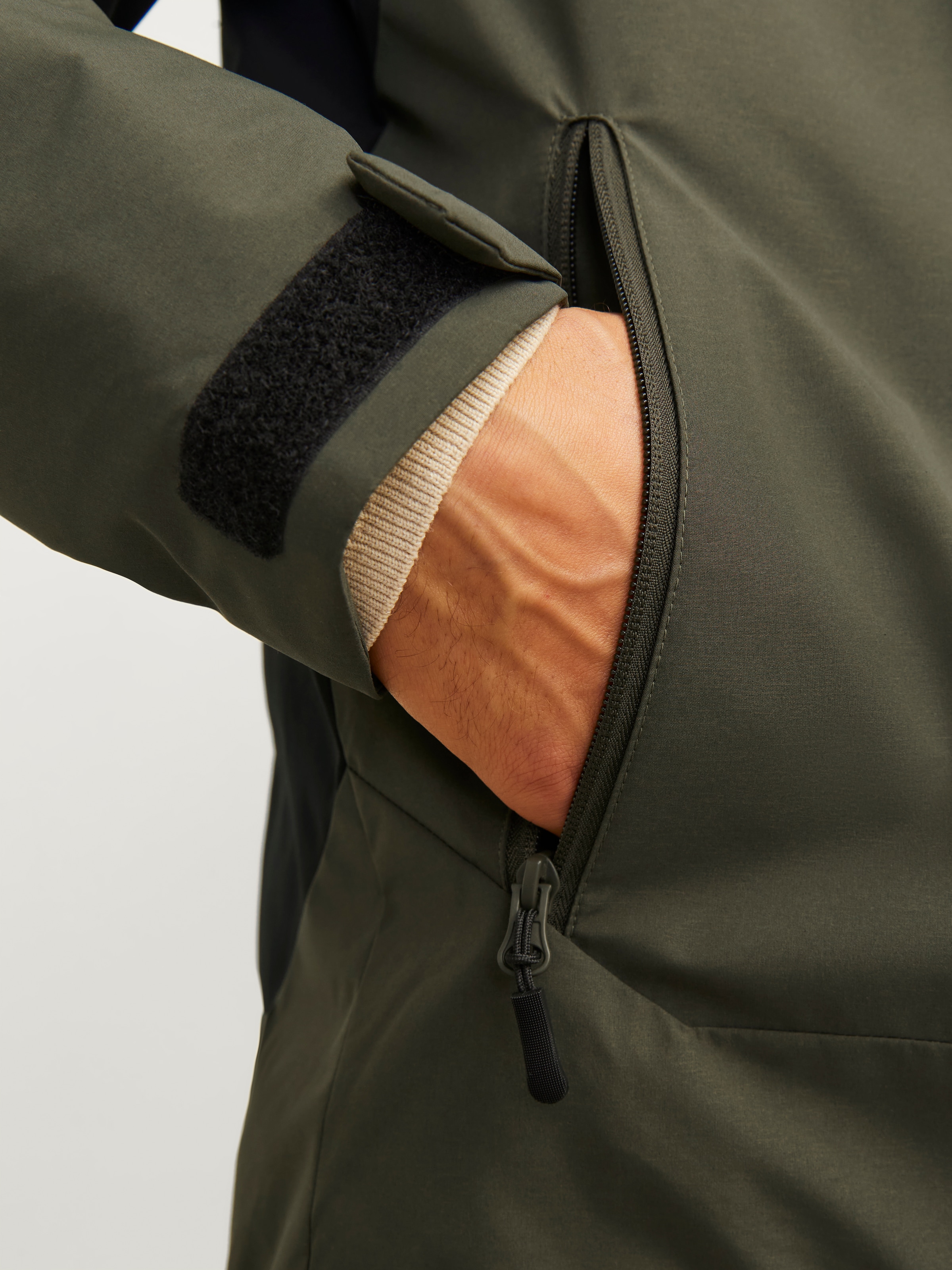 Jack & Jones Outdoorjacke »JCOAIDEN TRANSITIONAL JACKET SN«, mit Kapuze