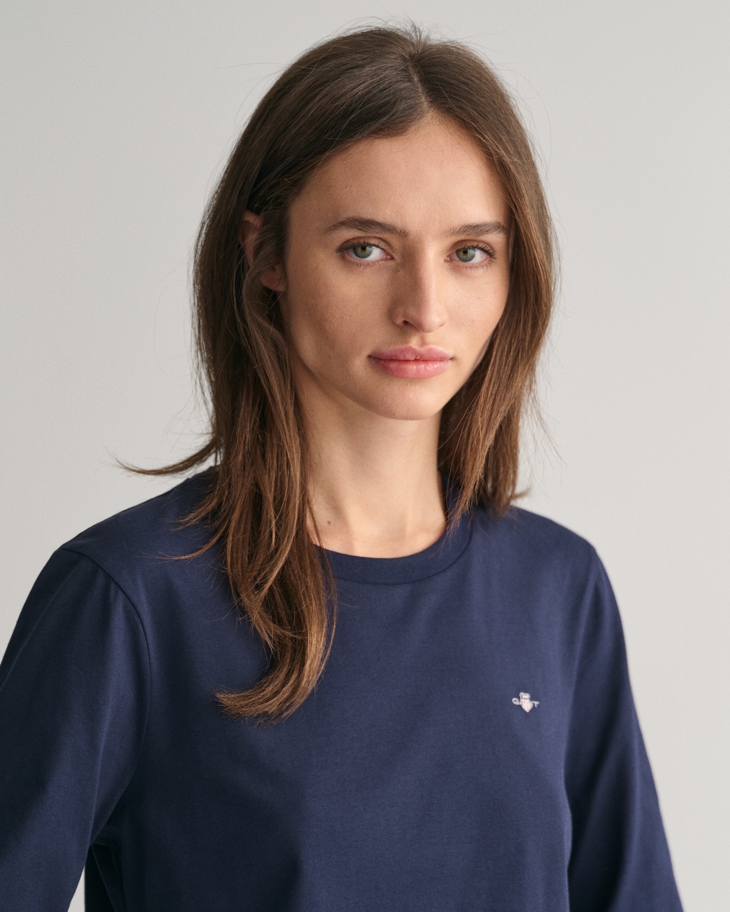Gant Langarmshirt »REG SHIELD LS T-SHIRT«, kleine Logostickerei auf der Brust