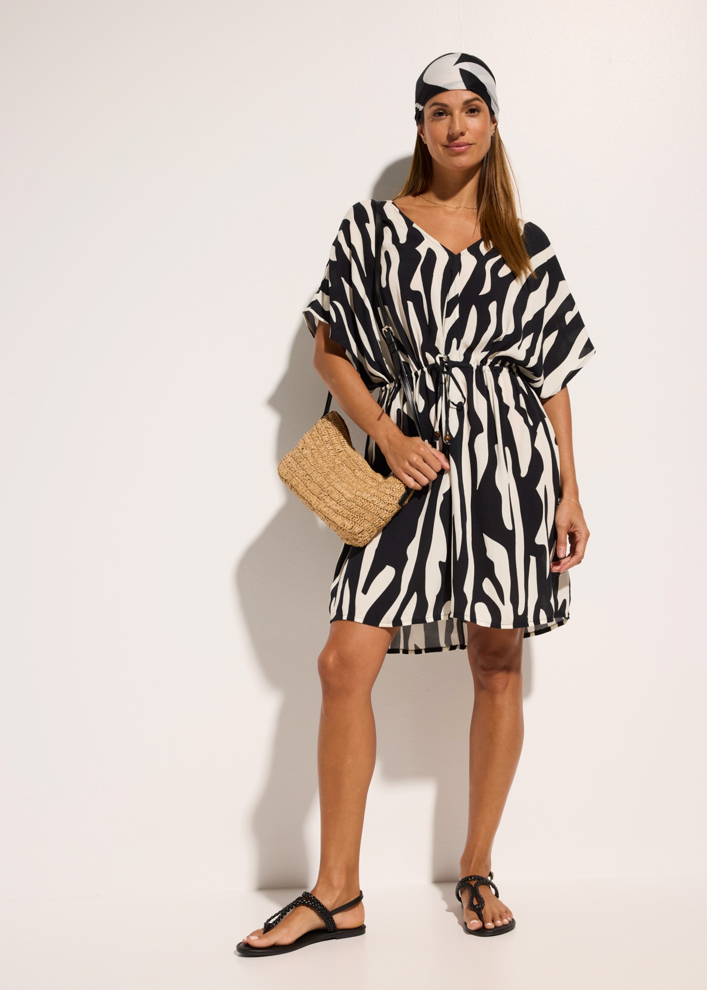 bonprix Strandkleid aus Viskose, Kurzarm, figurumspielende Passform, ohne Kragen