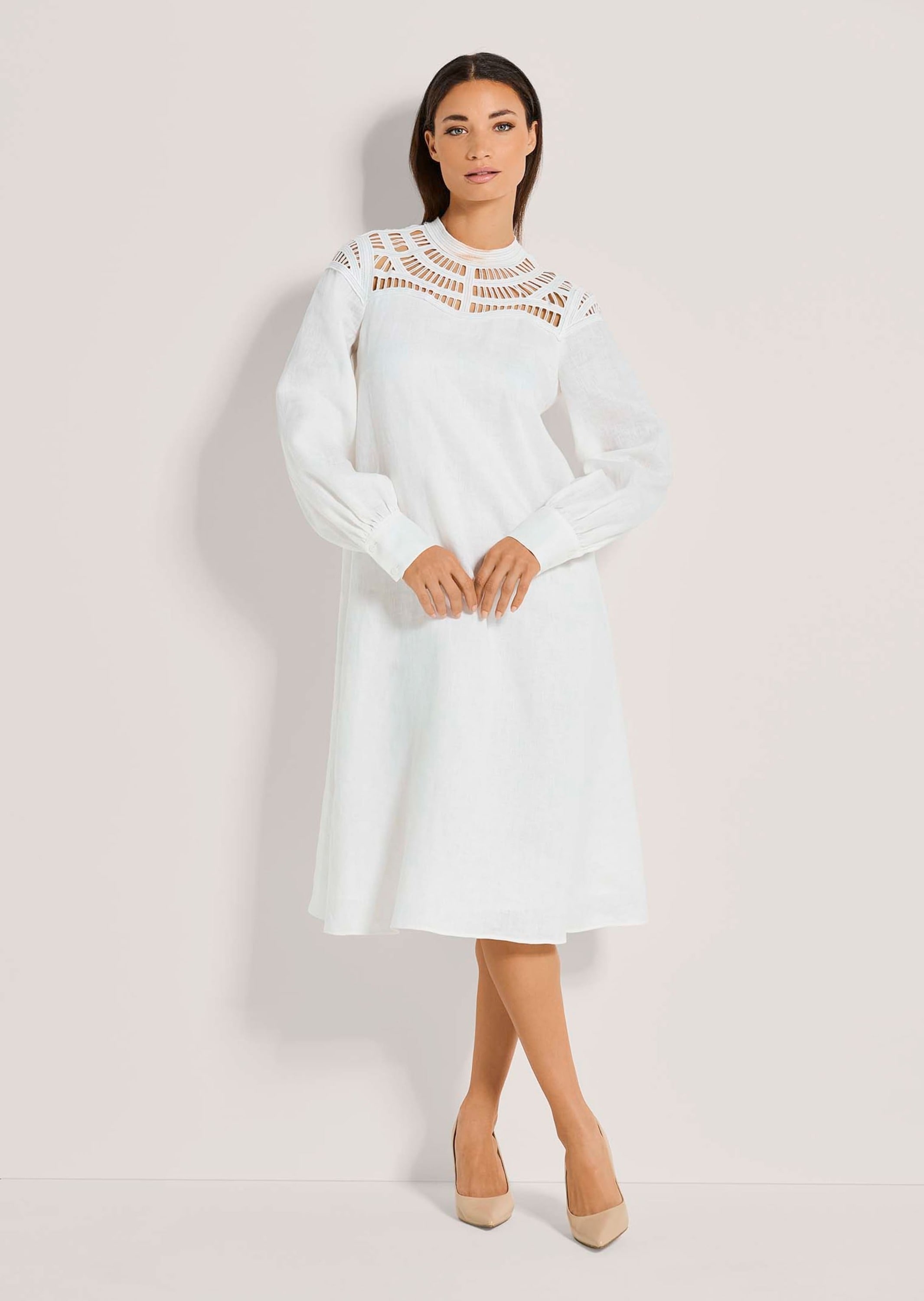 MADELEINE Sommerkleid »Kleid Leinenkleid mit Spitze«