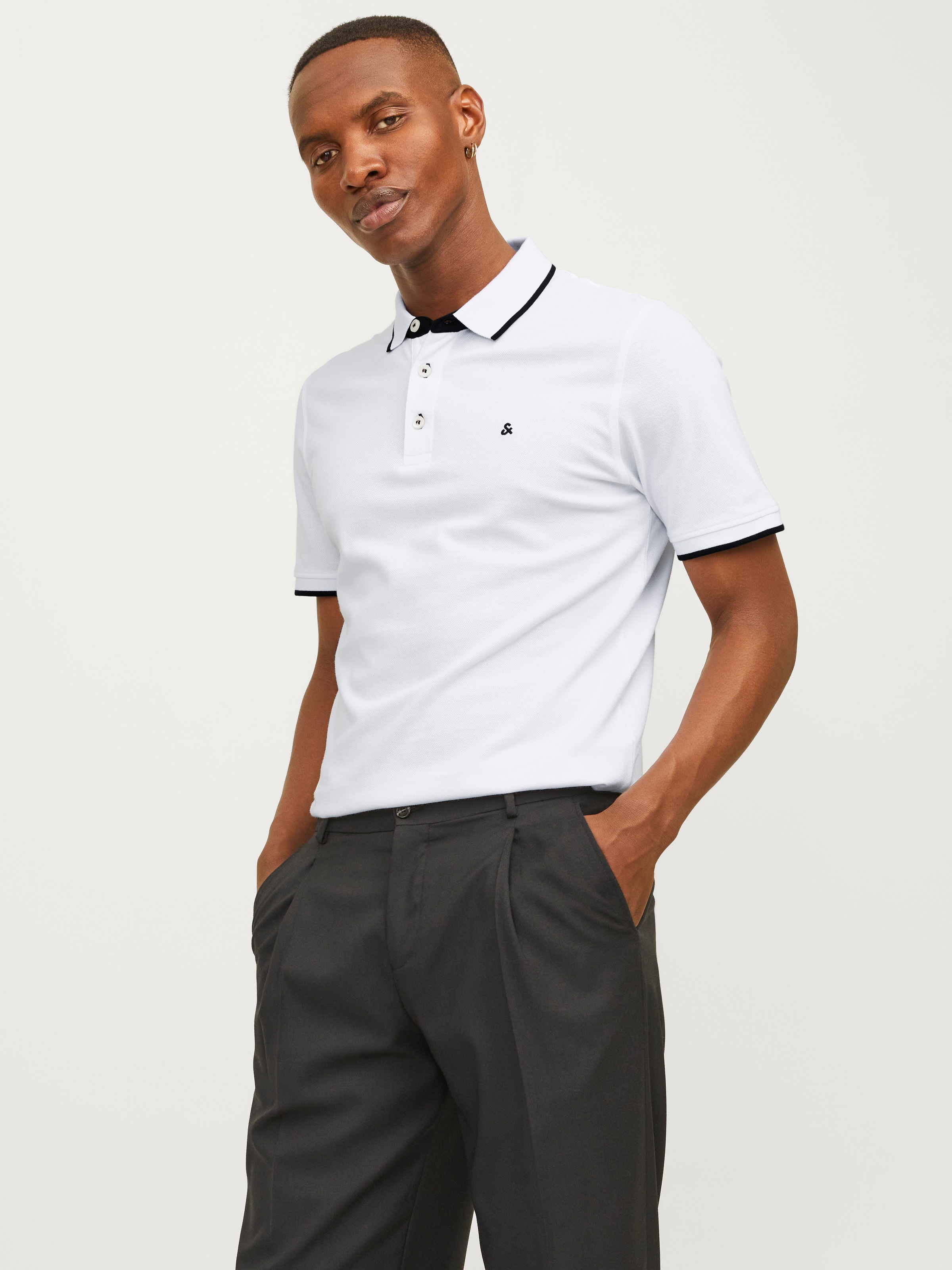 Jack & Jones Poloshirt »JJEPAULOS  Poloshirt mit klassischem Kragen und figurbetonter Form« Logostickerei, modisch, schmal, Baumwolle, Polokragen