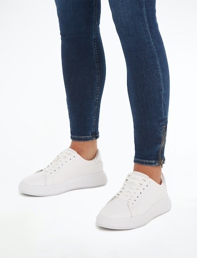 Calvin Klein Plateausneaker »RAISED CUPSOLE LACE UP LTH BT«, silberfarbenem Fersen-Besatz, Freizeitschuh, Halbschuh, Schnürschuh
