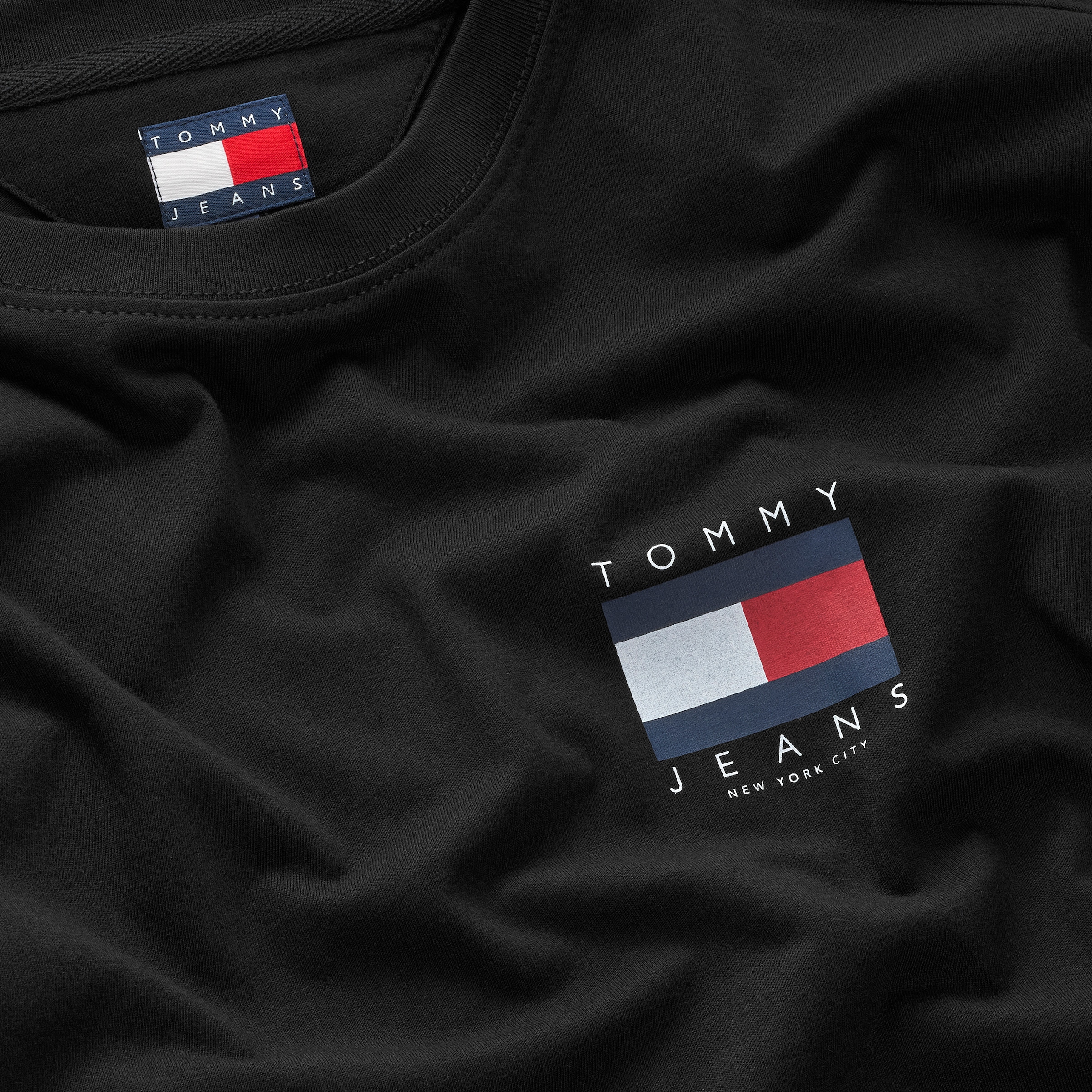 Tommy Jeans T-Shirt »TJM REG FLAG GRAPH BCKPRNT T EXT«, Mit Rundhalsausschnitt