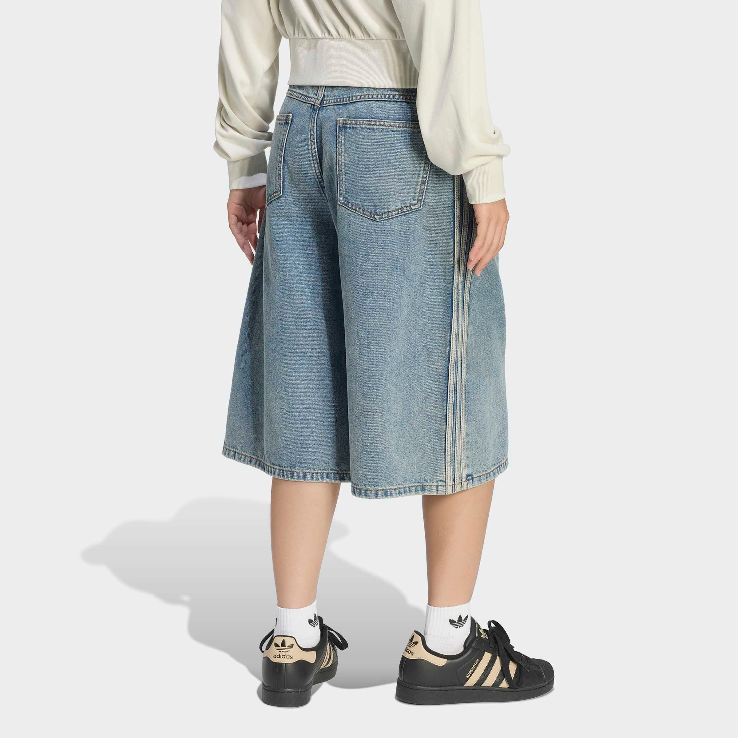 adidas Originals Shorts »DENIM-JORTS, MITTELHOHER BUND«  sportlicher Stil, aus Baumwolle, eng geschnitten, für Erwachsene