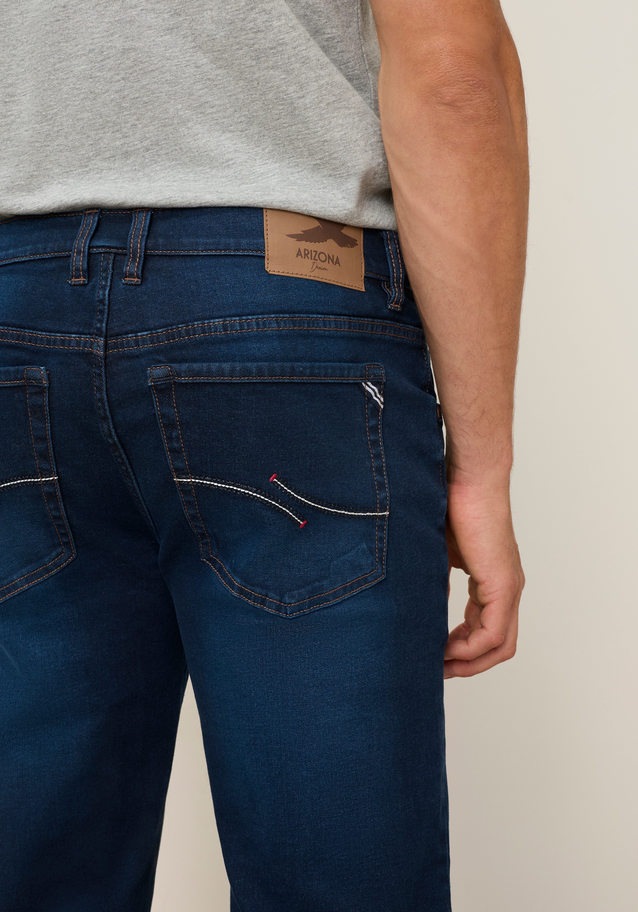 Arizona Straight-Jeans gerader Straight-Fit, aus elastischem Denim, niedrige Leibhöhe