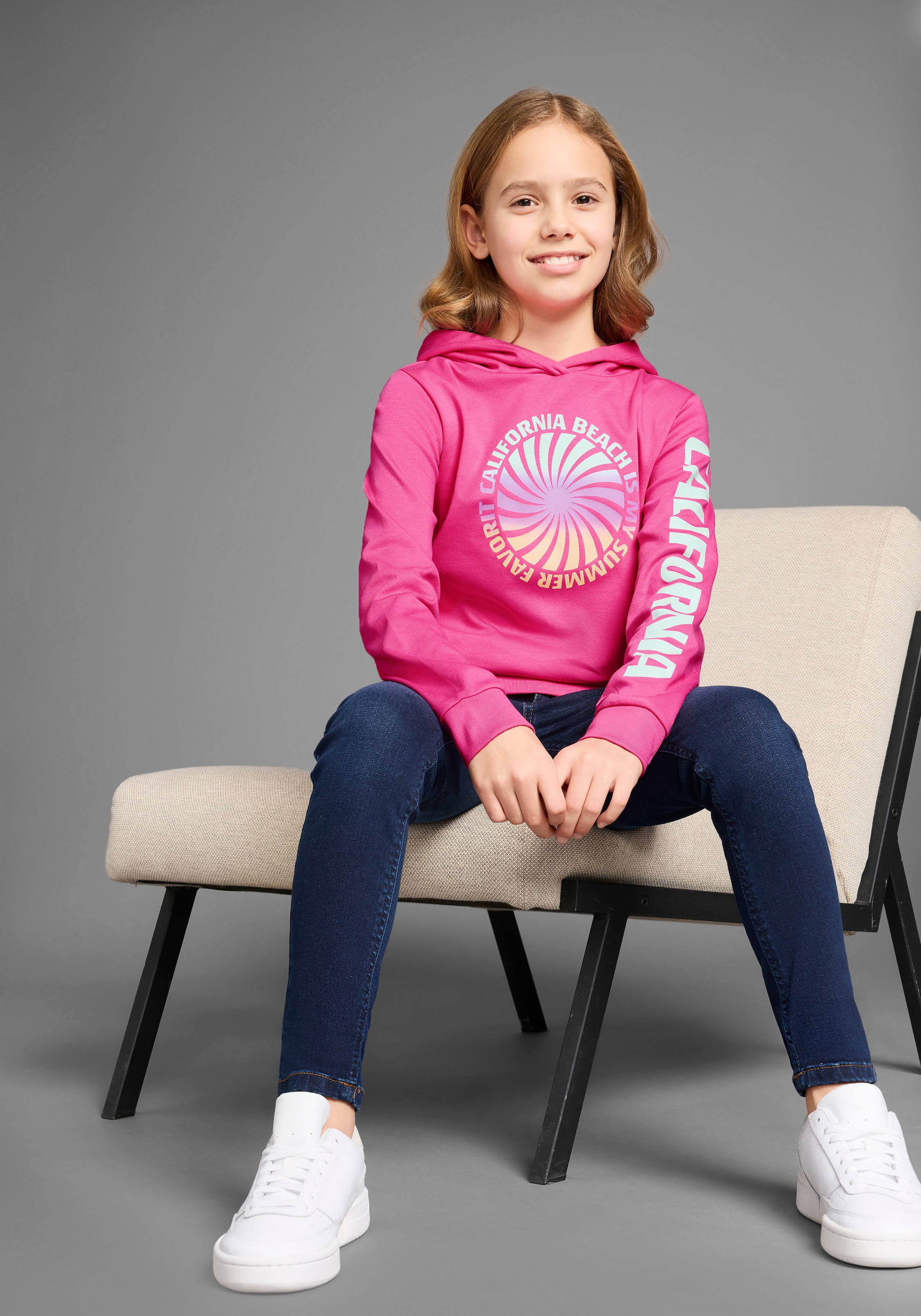 KIDSWORLD Kapuzenshirt », Langarmshirt mit Ärmelprint«, Langarm, gerade Passform, mit coolem Aufdruck