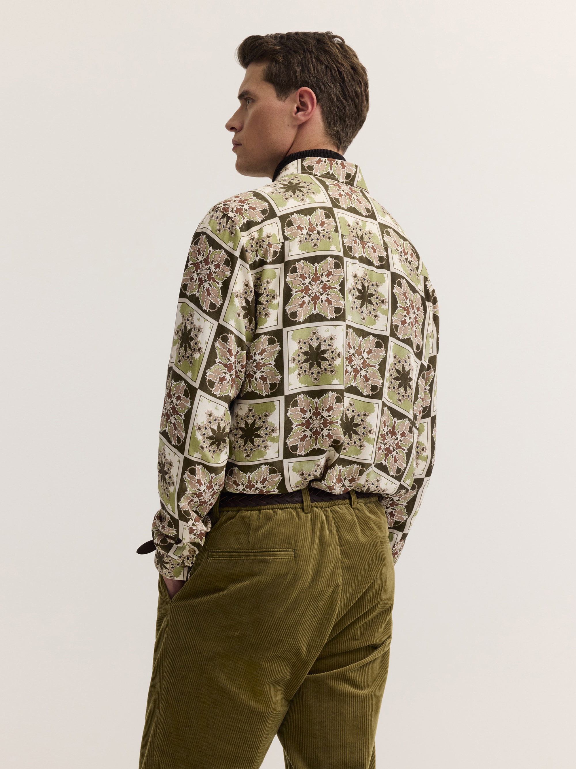 bugatti »Regular Fit« Regular Fit Viskose Muster Kentkragen