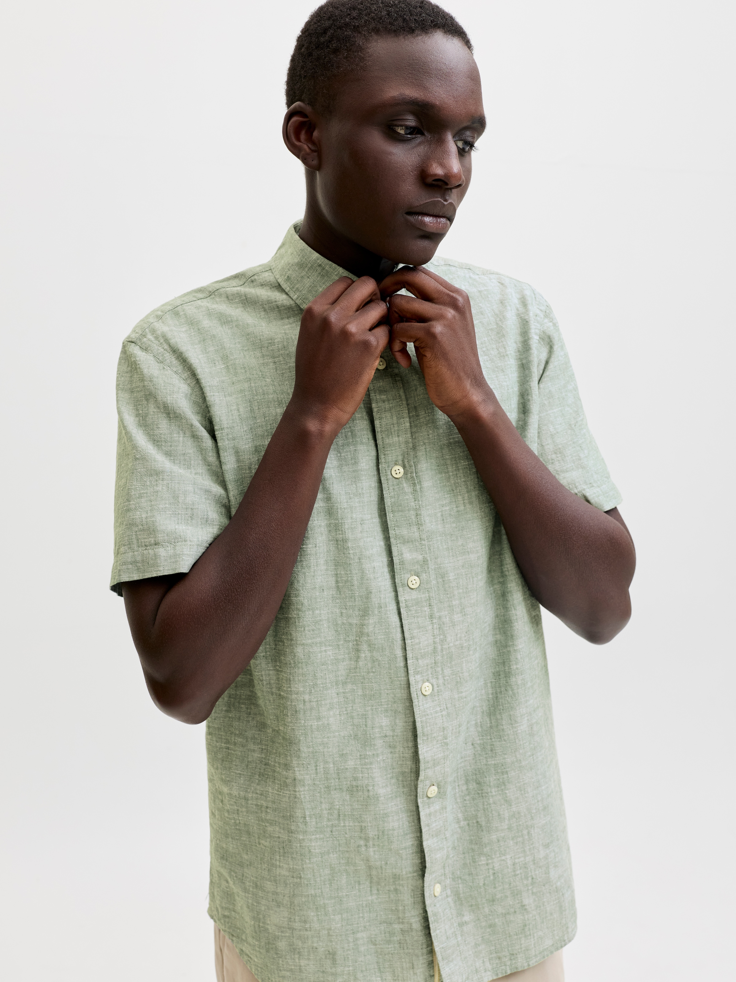 Jack & Jones Kurzarmhemd »JPRBLUSUMMER LIN. BL. SHIELD SS SHIRT SN« mit Stickerei