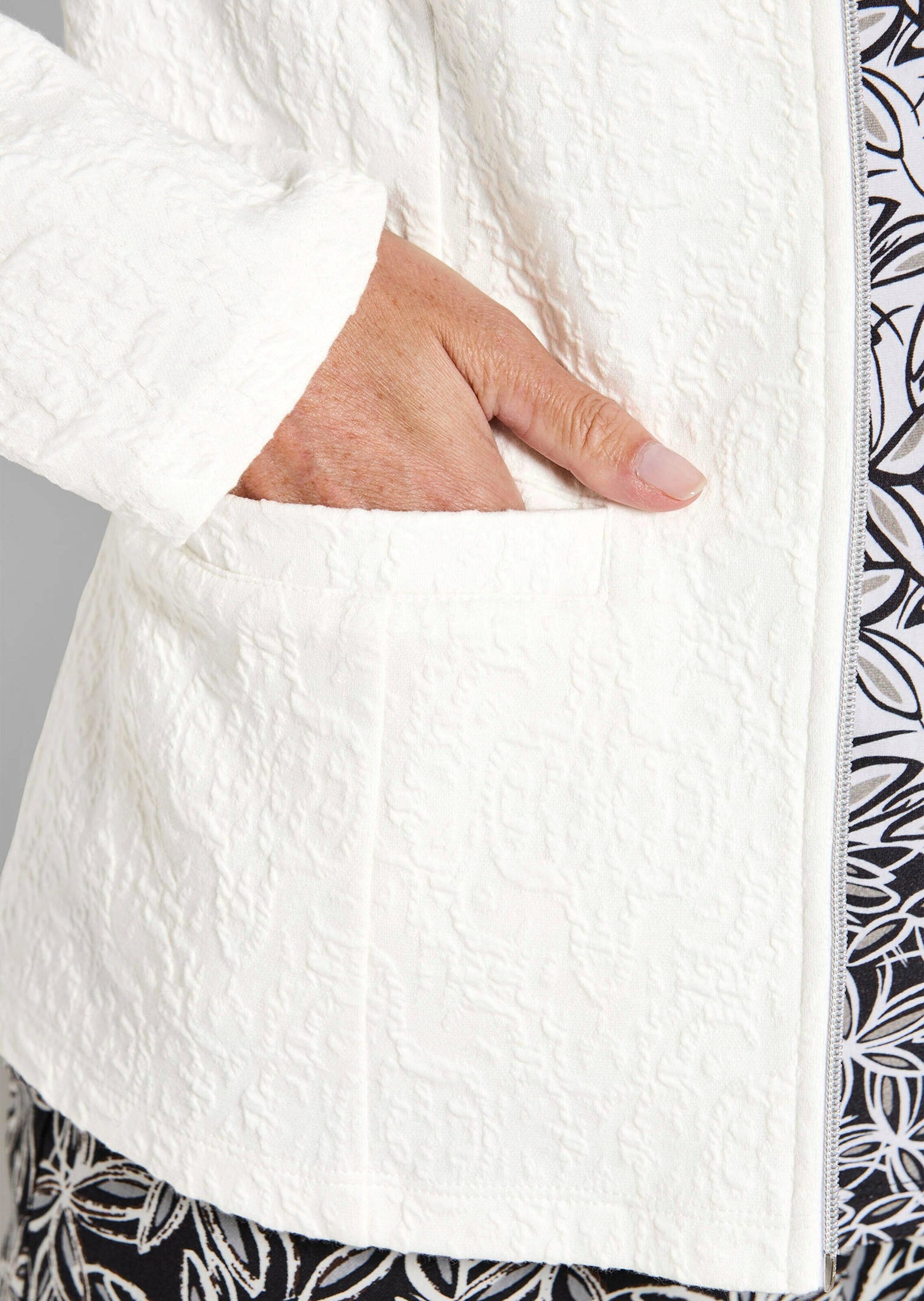 GOLDNER Sommerjacke »Elegante Baumwolljacke mit Struktur« Jaquardstruktur im Jersey