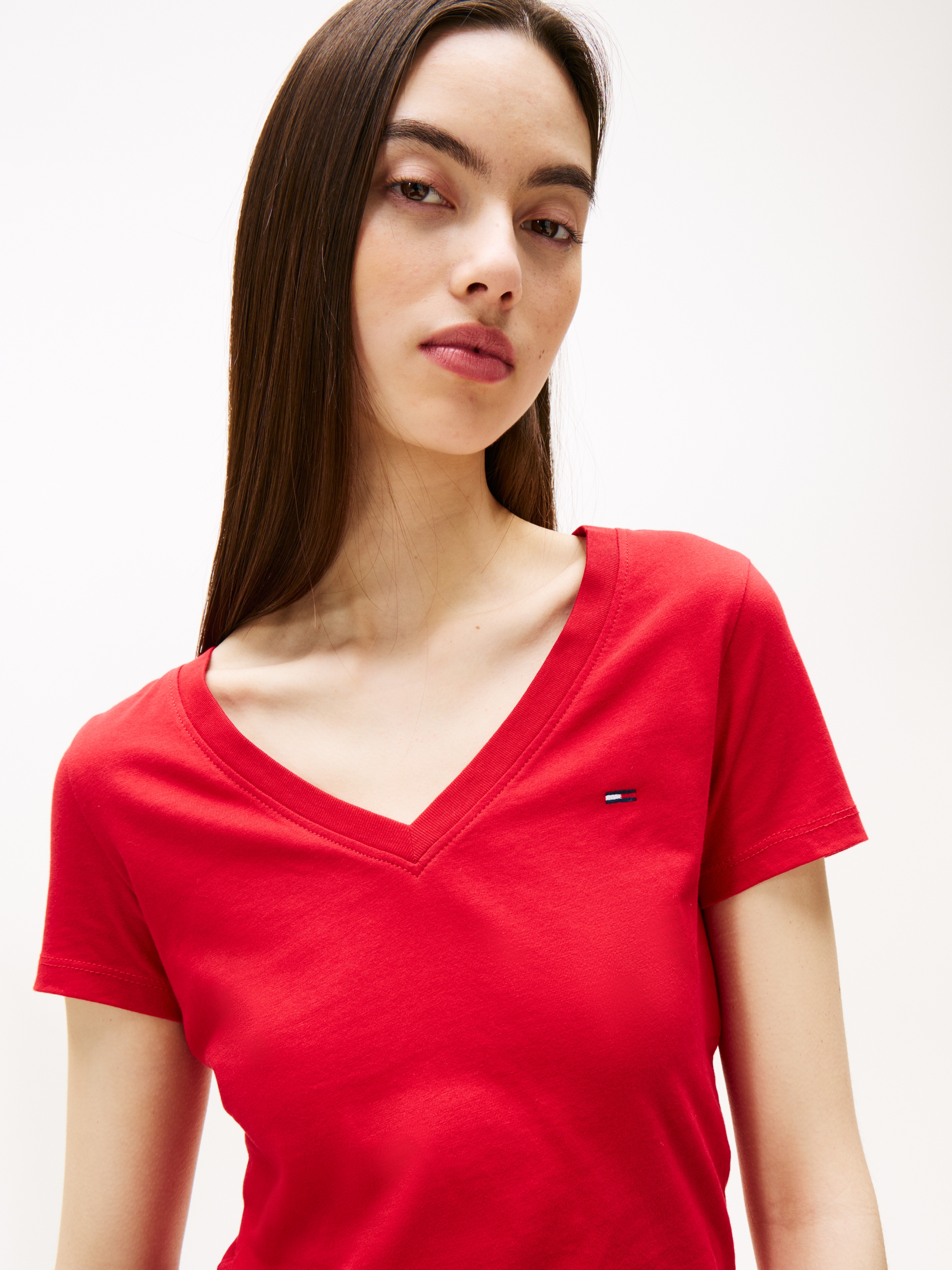 Tommy Jeans T-Shirt »TJW 2PACK V-NECK TEE«, (Packung, 2 tlg., 2-er Pack), mit Logostickerei