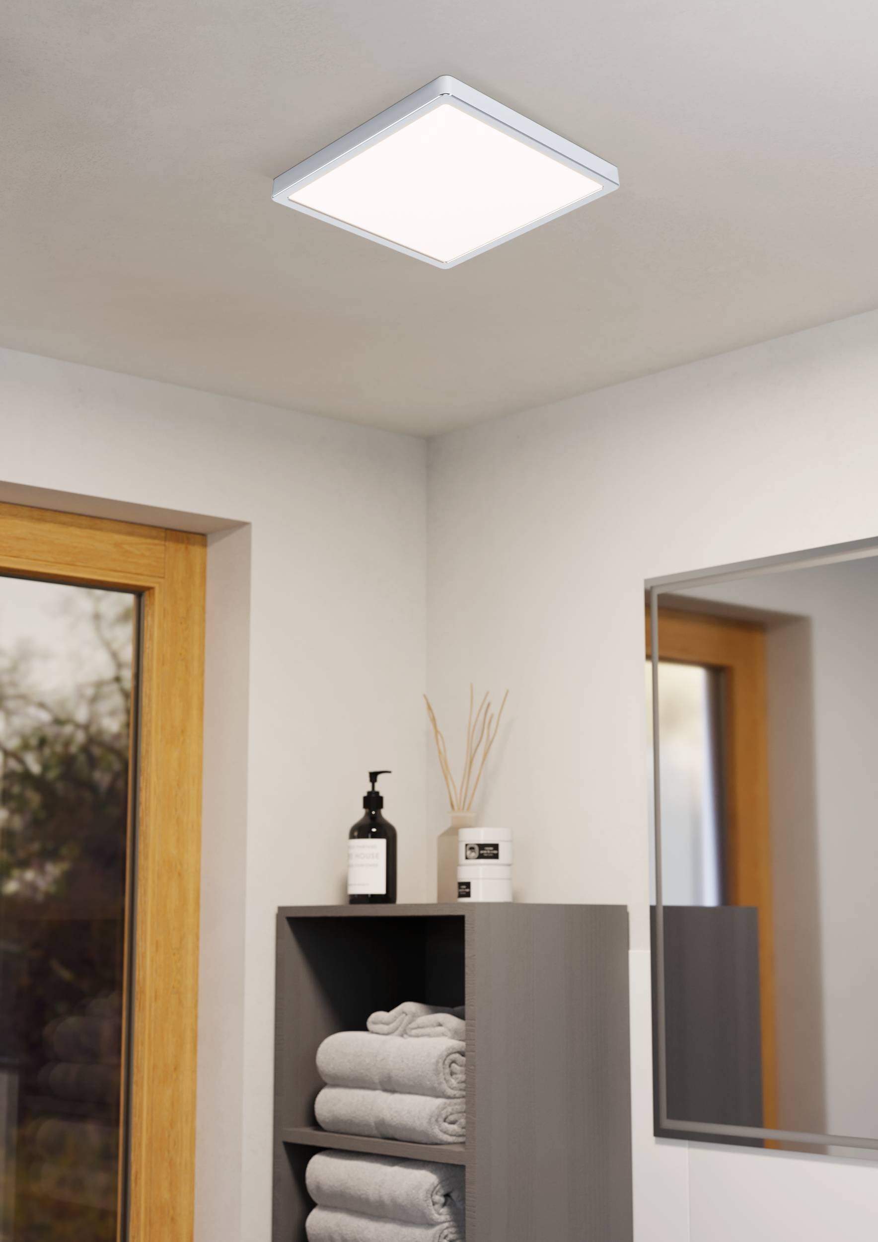 EGLO Aufbauleuchte »Fueva 5 Deckenlampe, Badlampe, Stahl und Kunststoff, chrom, weiß, IP44« LED-Modul 1 Stk. Warmweiß Ø 28,5 cm,  Aufbauleuchte, Bad-Deckenlampe, LED Aufbaulampe, IP44