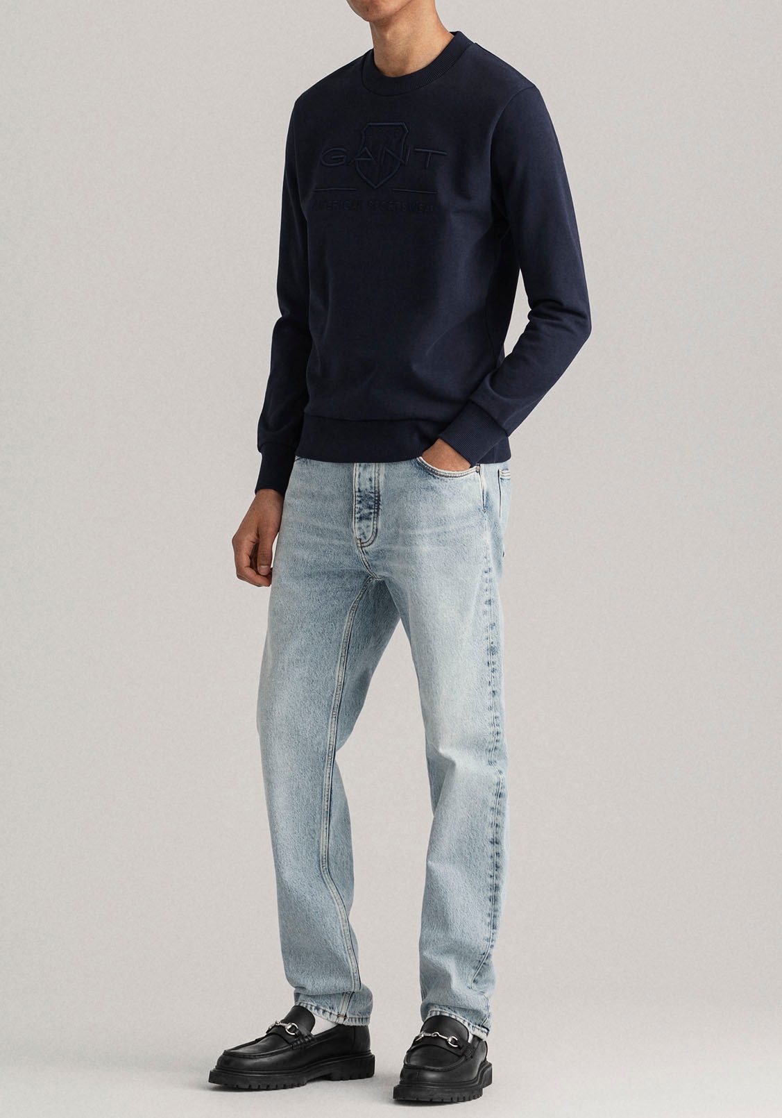 Gant Sweatshirt »D1. TONAL ARCHIVE SHIELD C-NECK«, mit Logostickerei auf der Brust