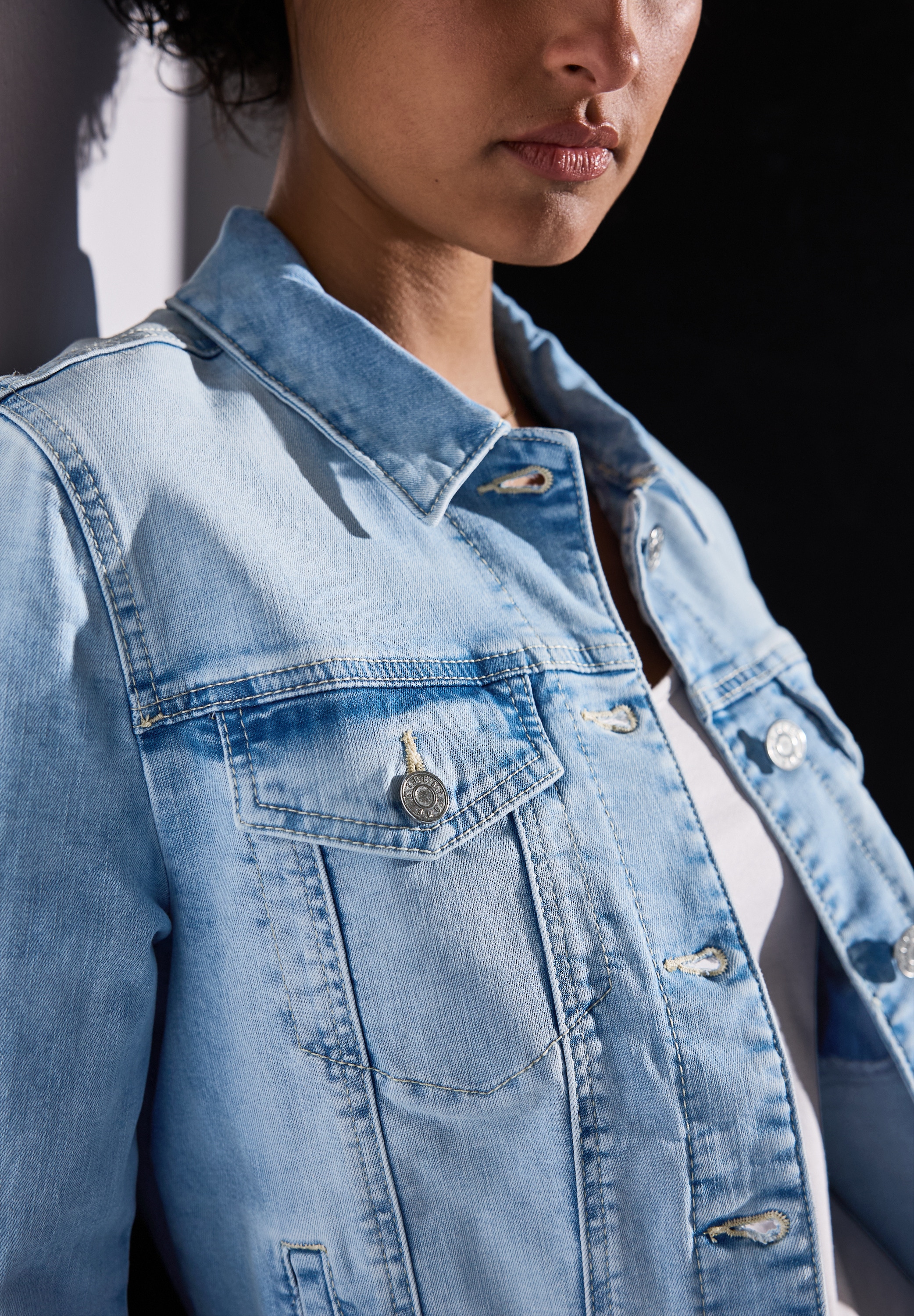 STREET ONE Jeansjacke, ohne Kapuze, im Bleached-Look und mit Knopfleiste