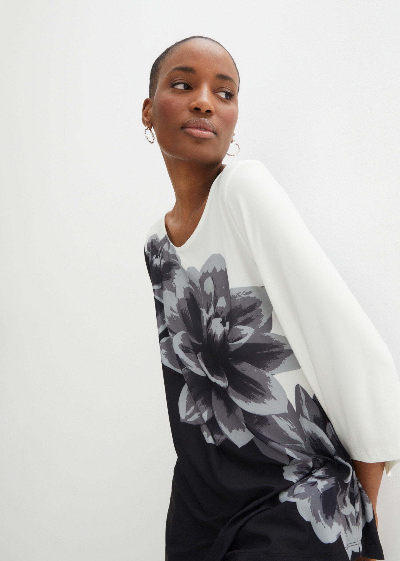 bonprix Tunikashirt loose fit, 3/4-Ärmel, mit spitz zulaufendem Saum, pflegeleicht