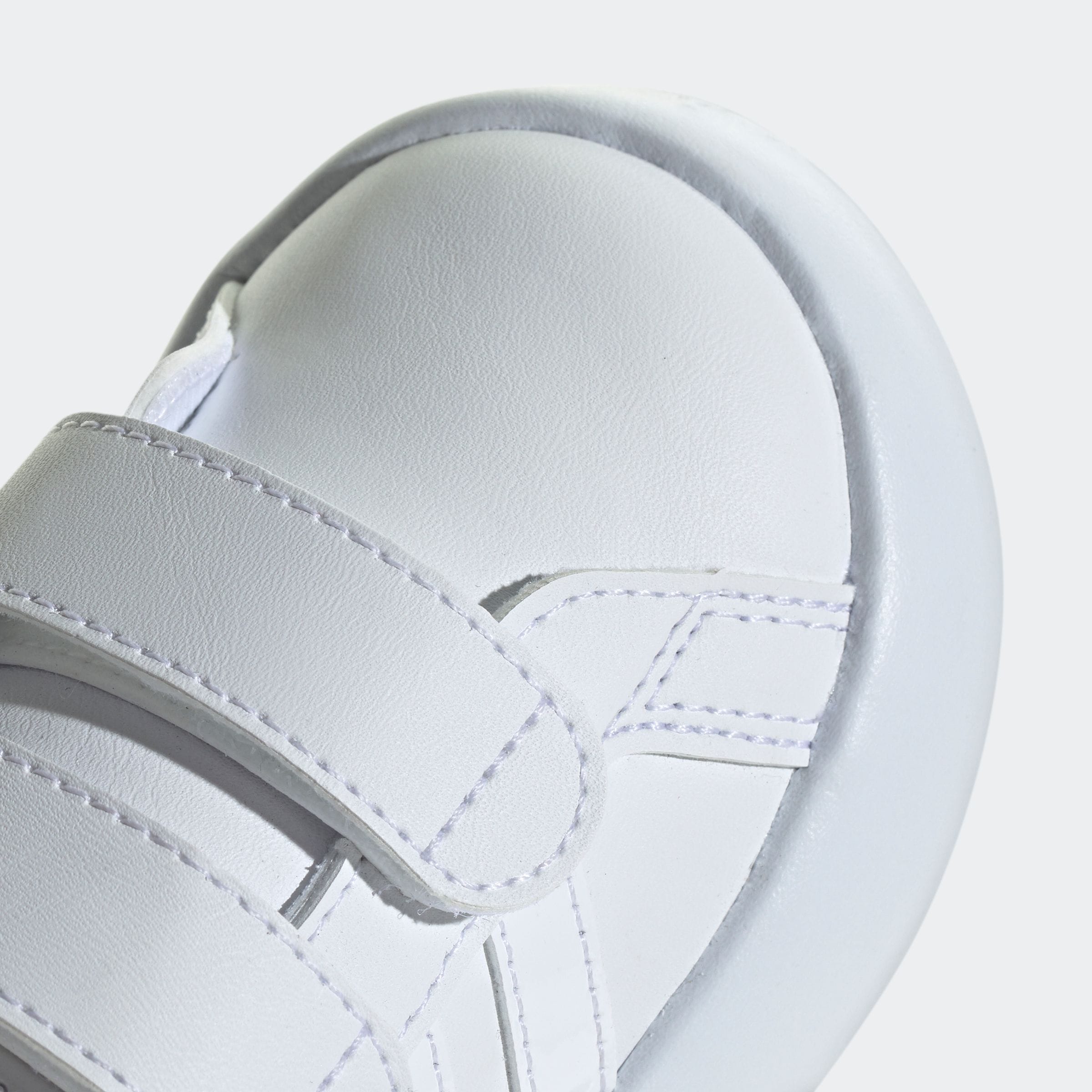 adidas Sportswear Klettschuh »ADIDAS STAR WARS KIDS GRAND COURT 2.0 SCHUH«, Design auf den Spuren des adidas Superstar, für Kinder