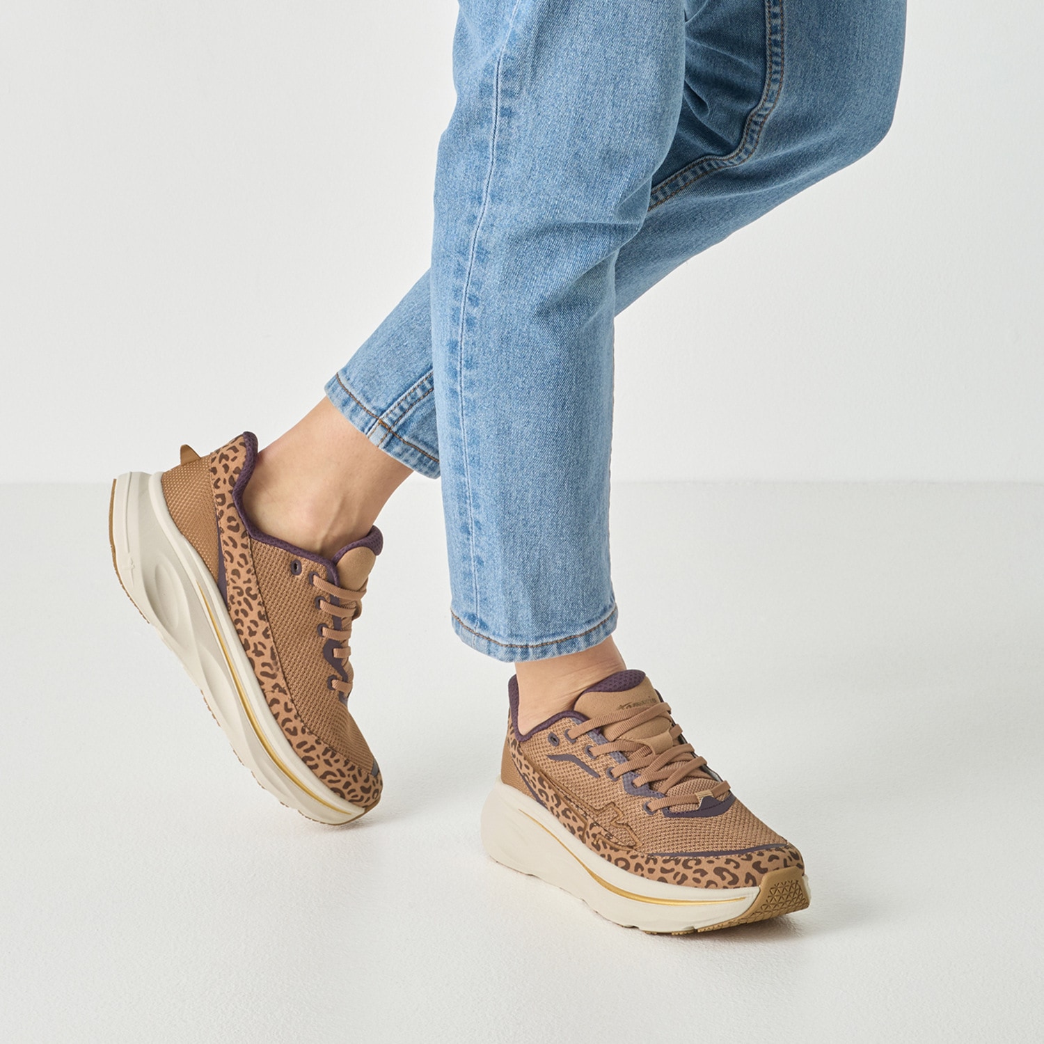 Tamaris Keilsneaker »DYNARA«  Freizeitschuh, Schnürschuh, Halbschuh mit seitlicher T-Logostickerei
