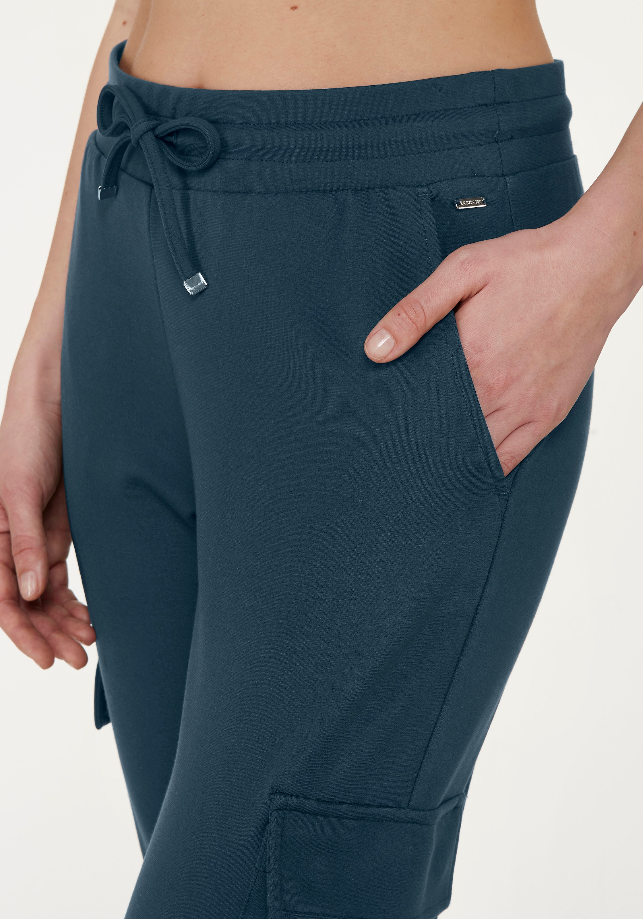 LASCANA Cargohose  in weich fließendem Material, Loungewear