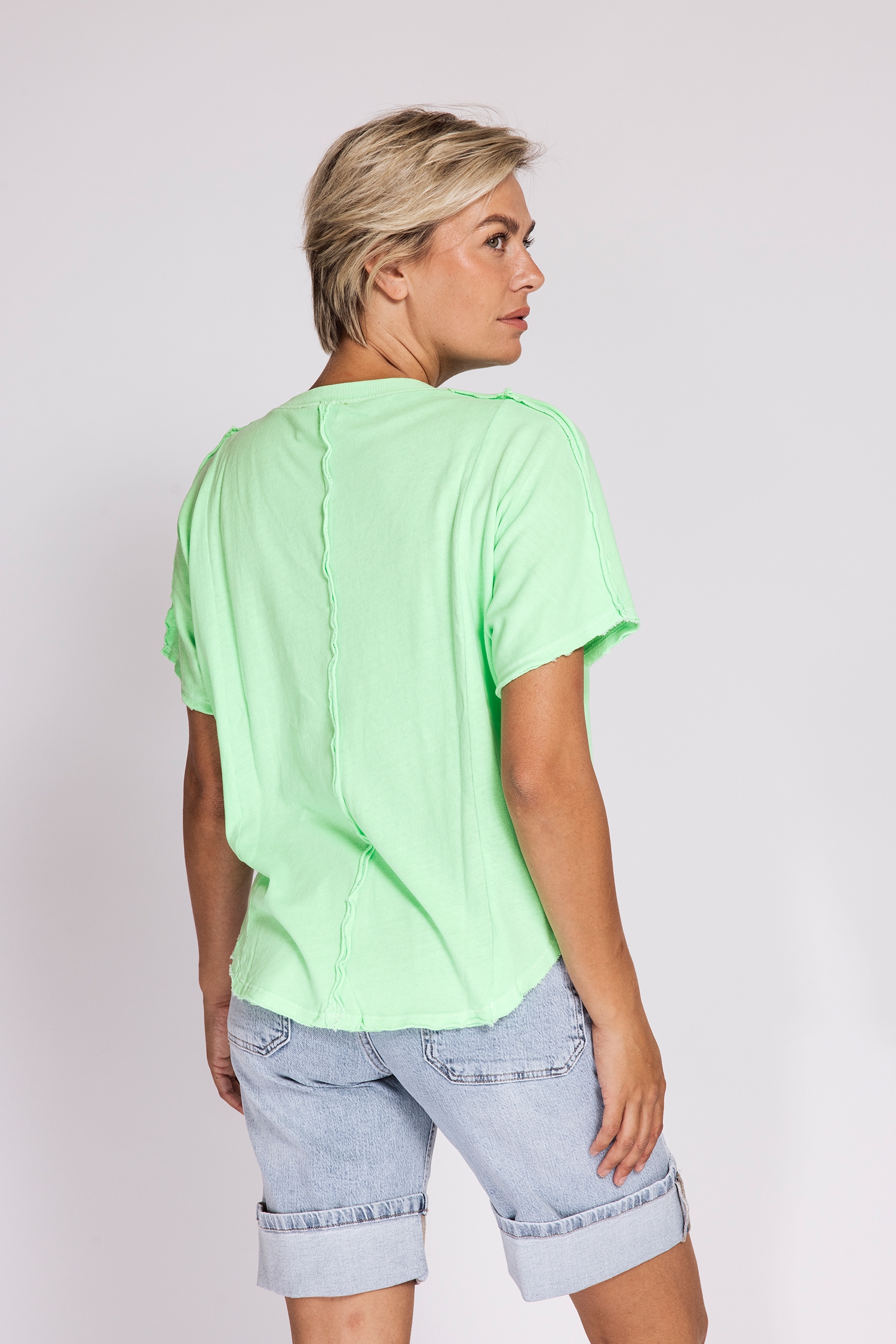 Zhrill Kurzarmshirt »RYA« normale Passform, Kurzarm, mit V-Ausschnitt, unifarben