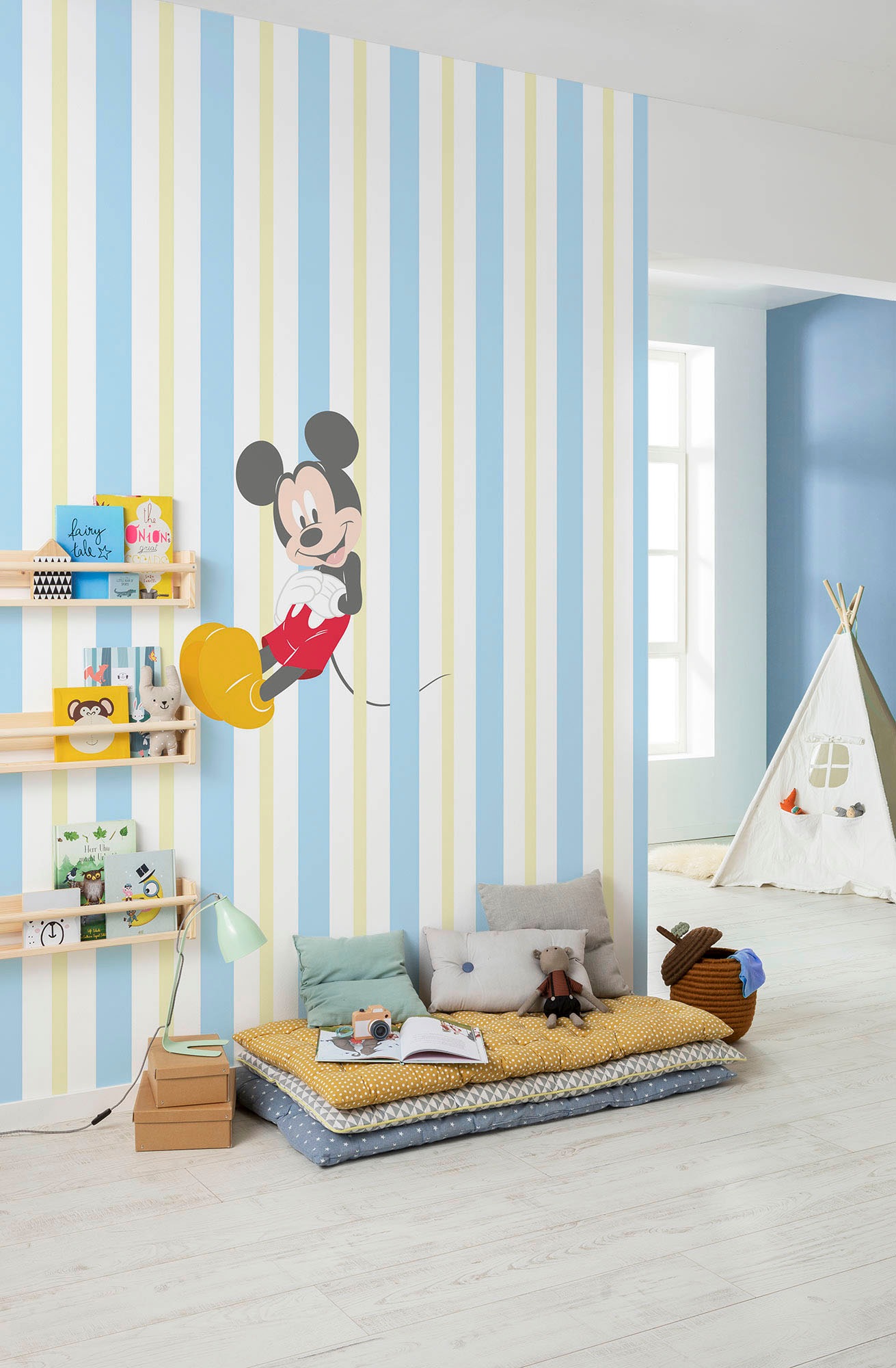 Komar Vliestapete »Digitaldruck Vlies -  Mickey Relax - Größe 200 x 250 cm« bedruckt glatt Kinderzimmer