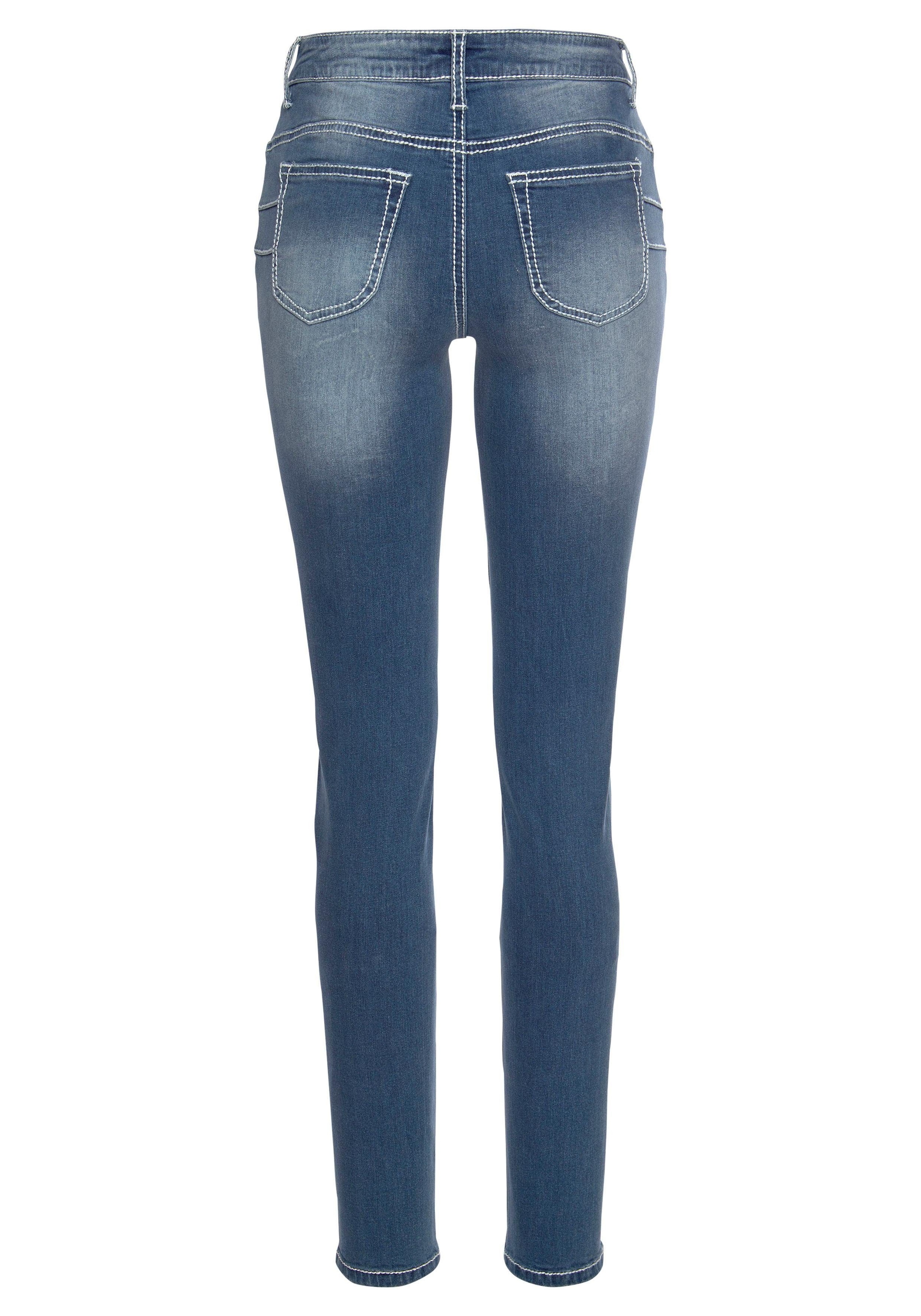 Arizona Slim-fit-Jeans »mit sichtbarer, schräger Knopfleiste«, Mid Waist