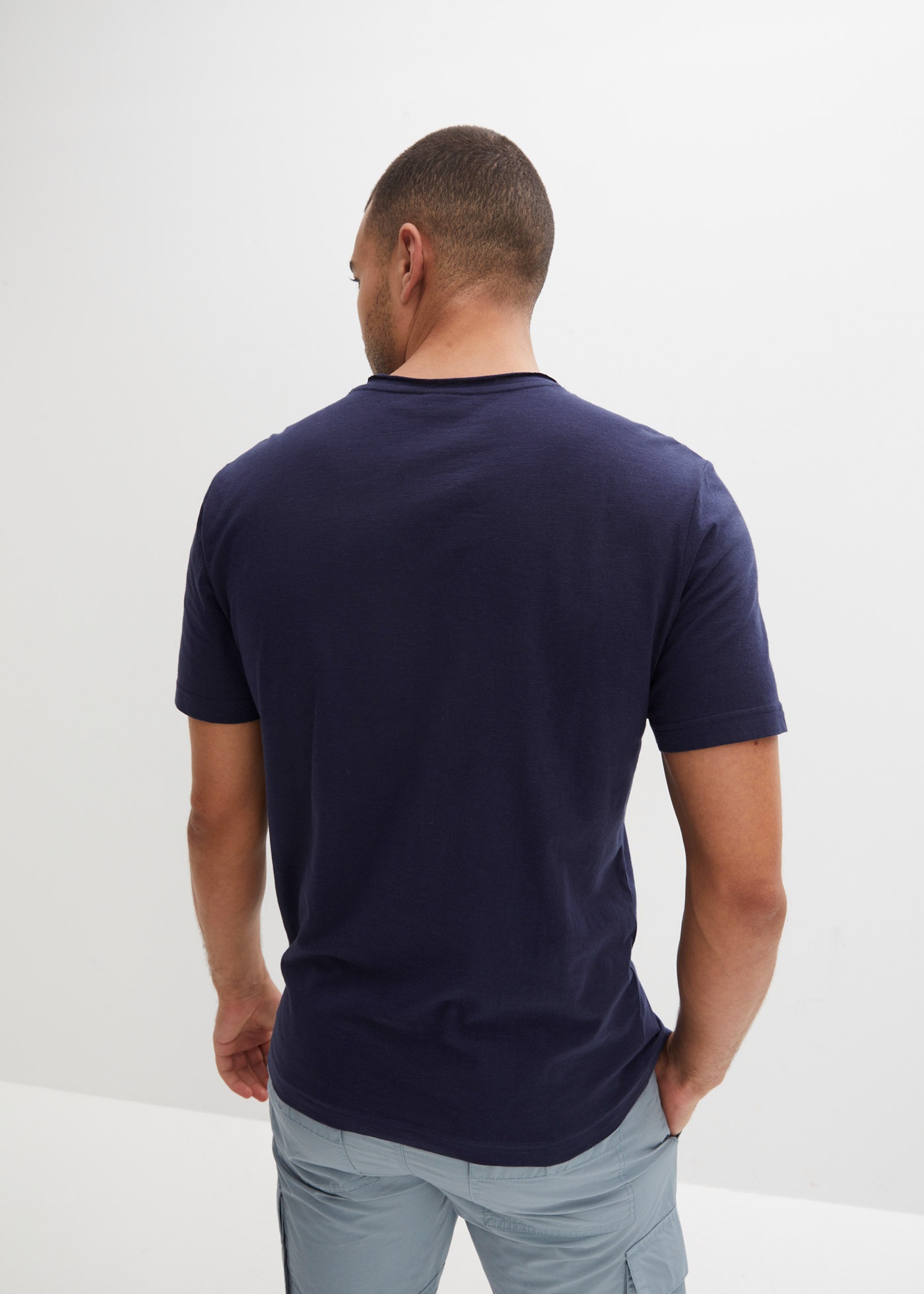 bonprix T-Shirt »T-Shirt aus reiner Baumwolle« Regular Fit, offene Kanten am Ausschnitt, aus reiner Baumwolle