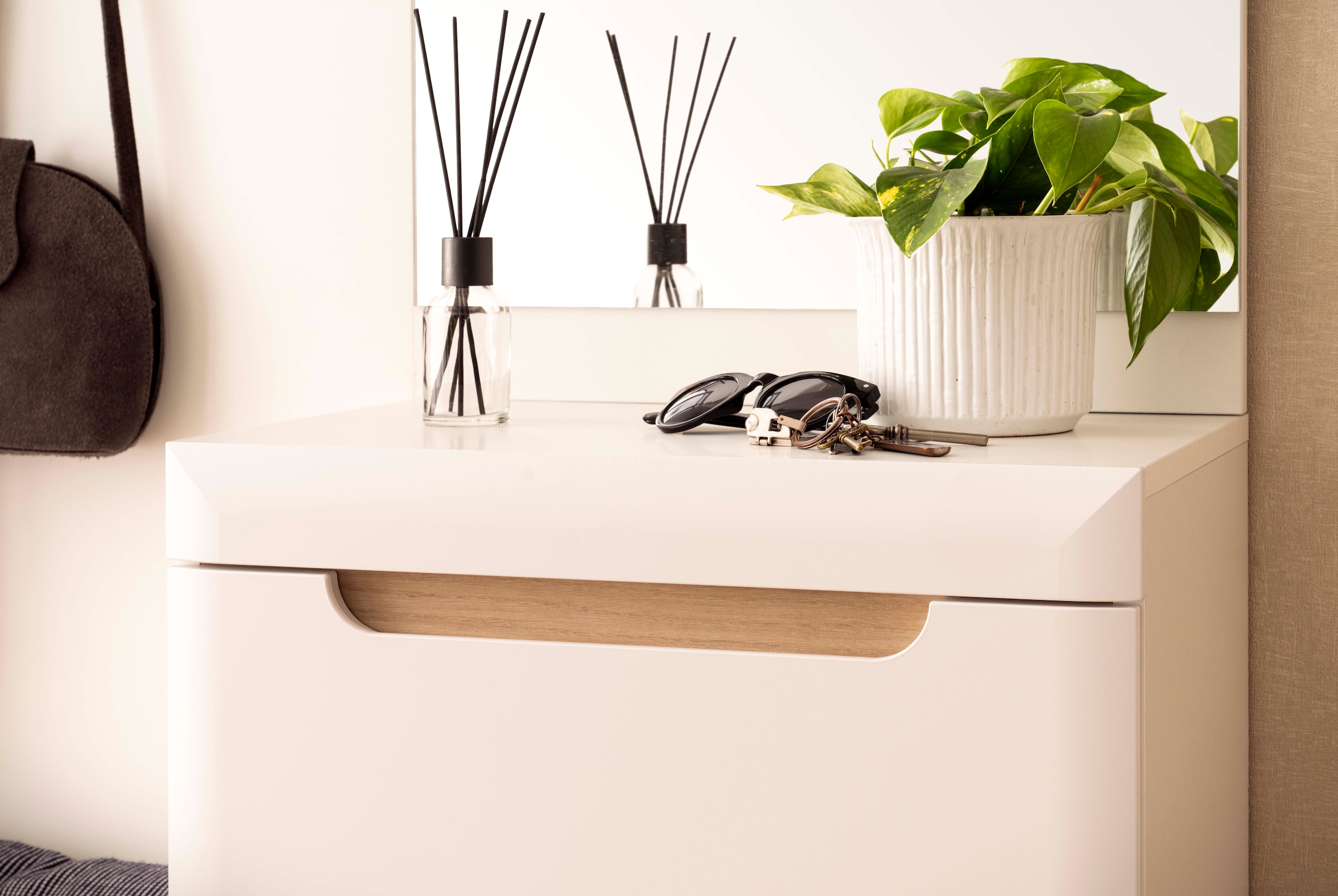 Home affaire Garderoben-Set »Torge, Garderobe mit Stauraum, Garderobenschrank im Scandic Design«, (Set, 2 St.), enthält Highboard und Garderobe mit Spiegel, in zwei Farben