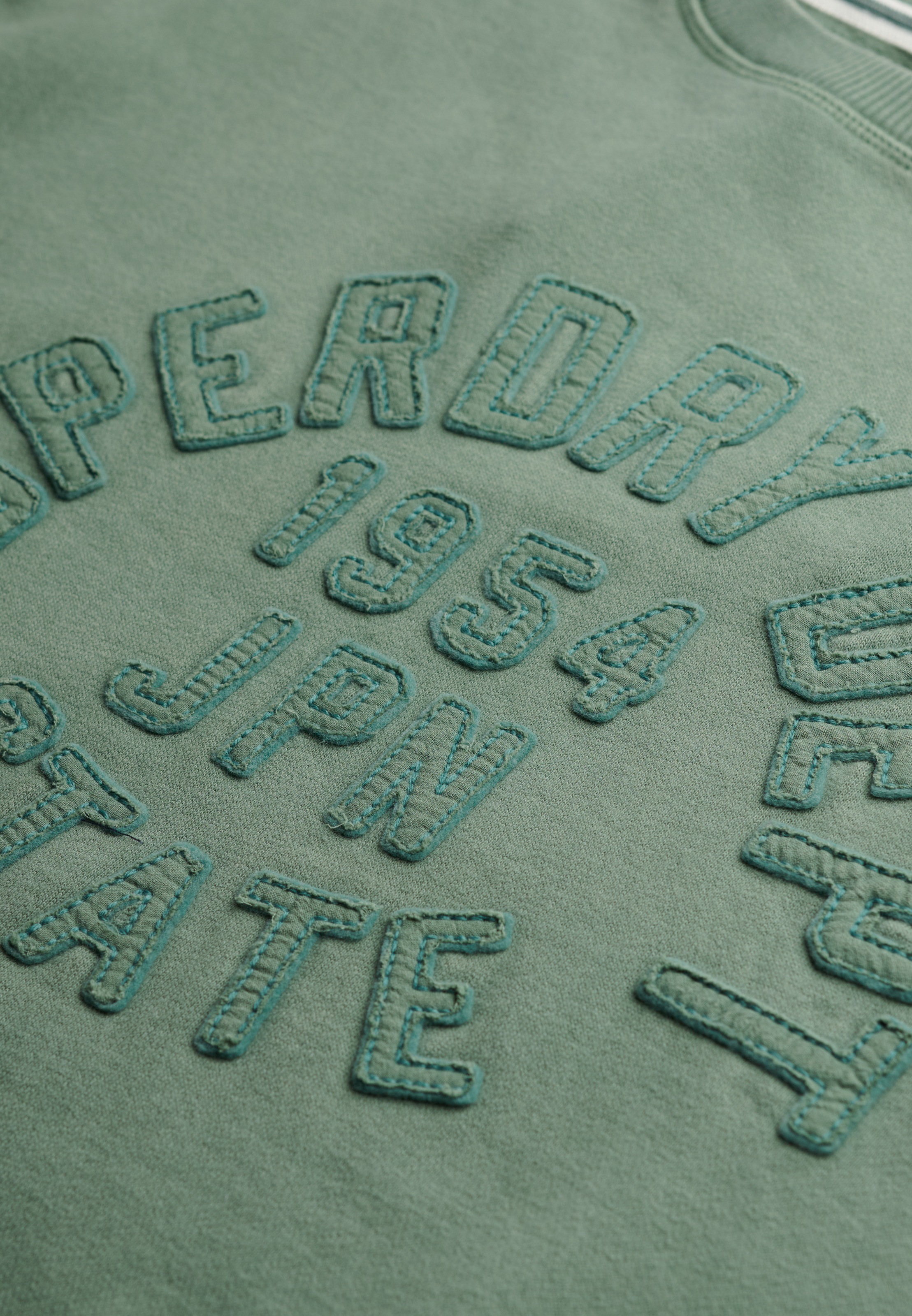 Superdry Sweatshirt »ATHLETIC TONAL APPLIQUE CREW«
