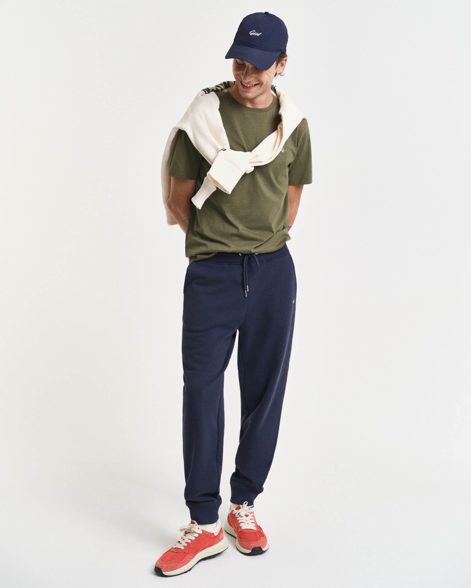 Gant Sweathose »REG SHIELD SWEATPANTS«, mit Logostickerei unterhalb des Bunds