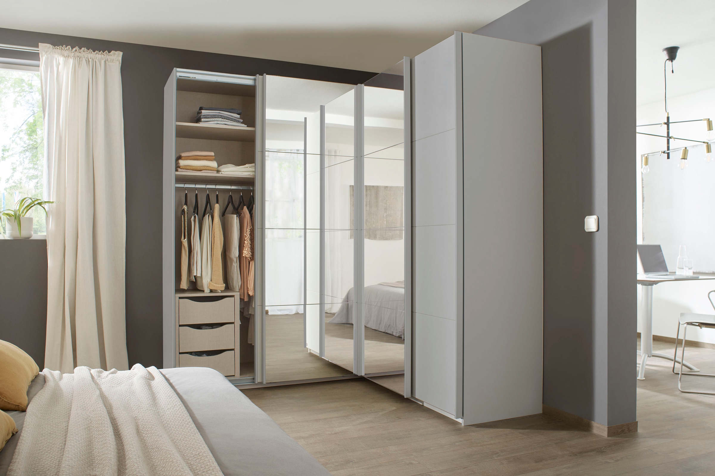 rauch Schwebetürenschrank »Schrank Garderobe Eckkleiderschrank QUADRA Front in Dekor/Hochglanz« Maß 181x187 cm, Höhen 210/229 cm, inkl. Soft-Close-Funktion,  extra großer Eckschrank inkl. Schubladeneinsatz MADE IN GERMANY