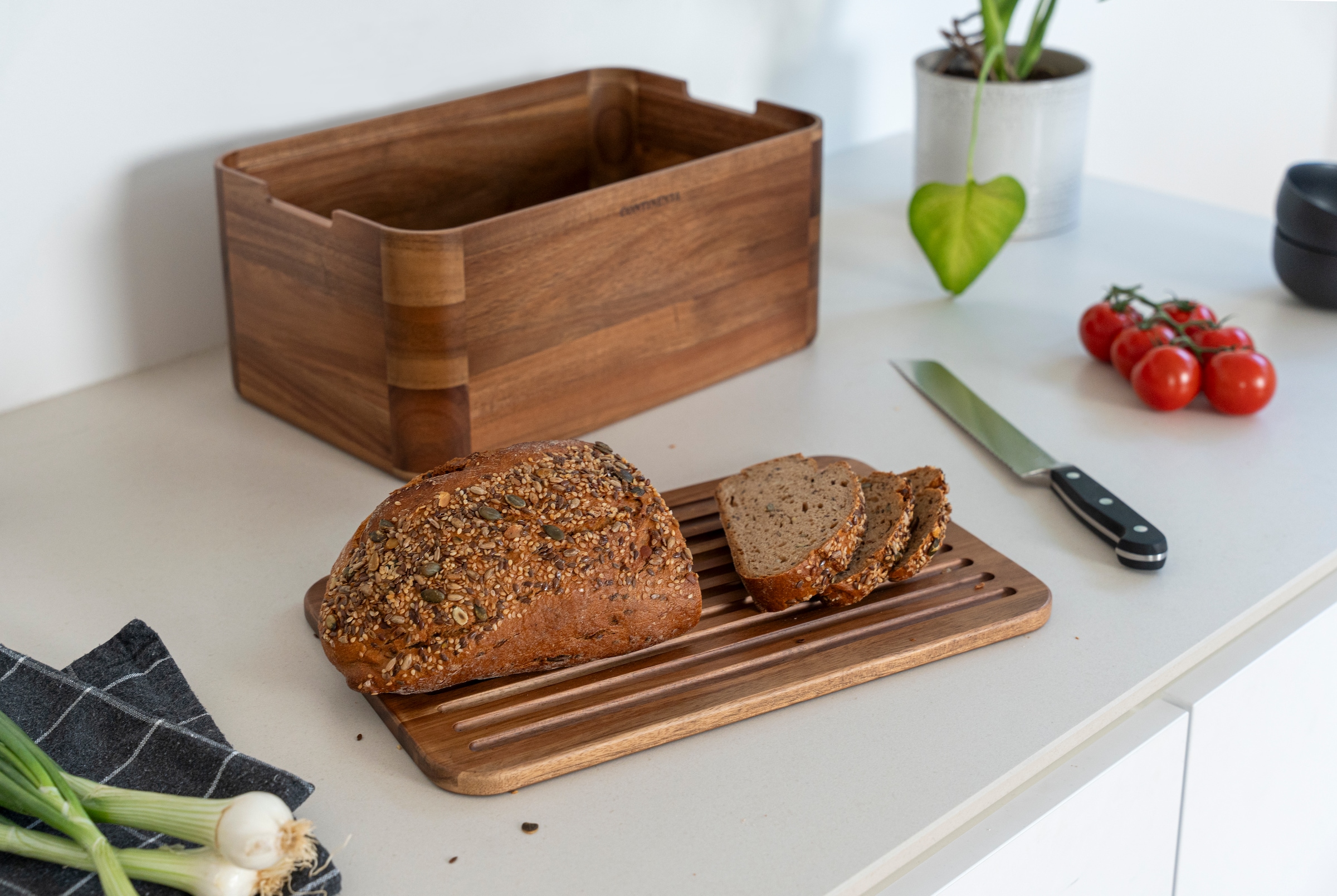 Continenta Brotkasten »Brotbox aus Akazienholz«