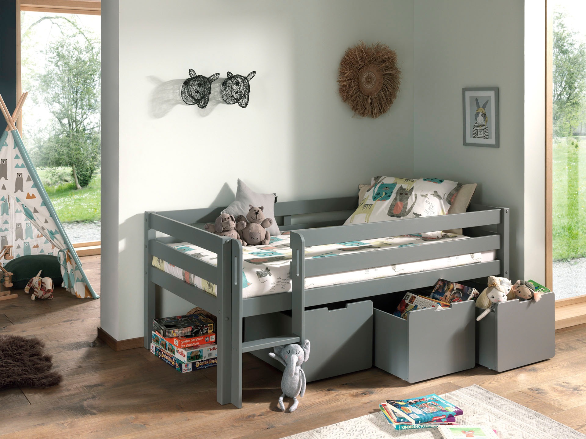 Vipack Spielbett »Pino, Kiefer massiv, mit Rolllattenrost, 3 Rollboxen, Made in Europe«, (B/H/T ca. 207,6x83x104,9cm, inkl. Leiter und Absturzschutz), wahlweise mit oder ohne Hängeregal, 2 Farben zur Auswahl