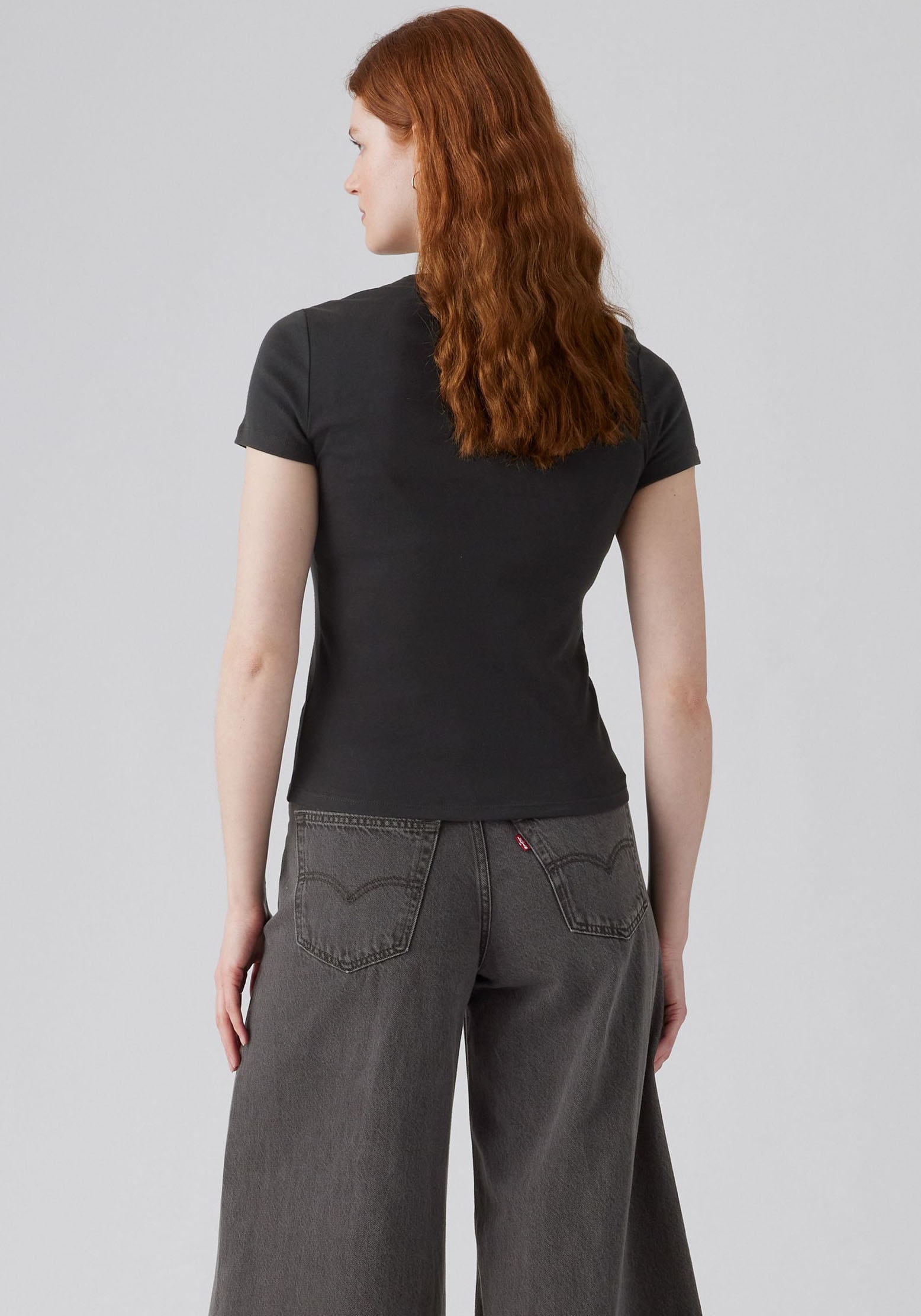 Levi's® T-Shirt »Mini-Logo« Packung, 2 Stk. mit kleiner Markenlogo-Stickerei auf der Brust